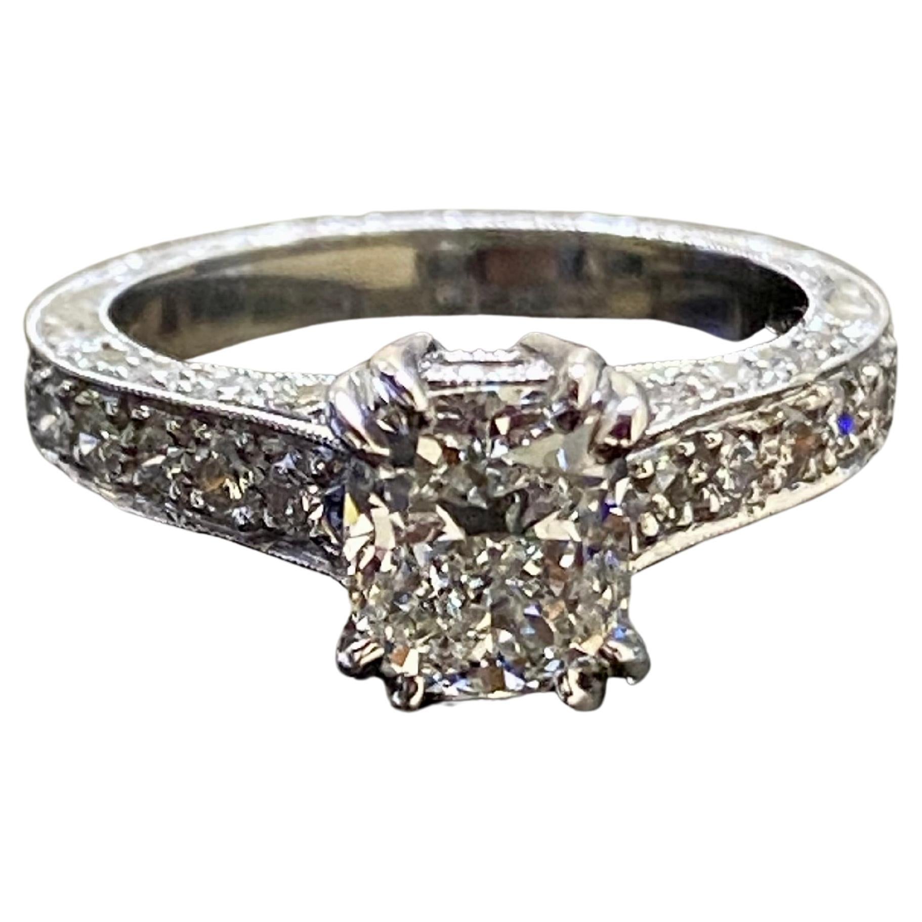 Bague de fiançailles en platine avec diamant taille coussin de 1,50 carat de couleur I certifié GIA  en vente