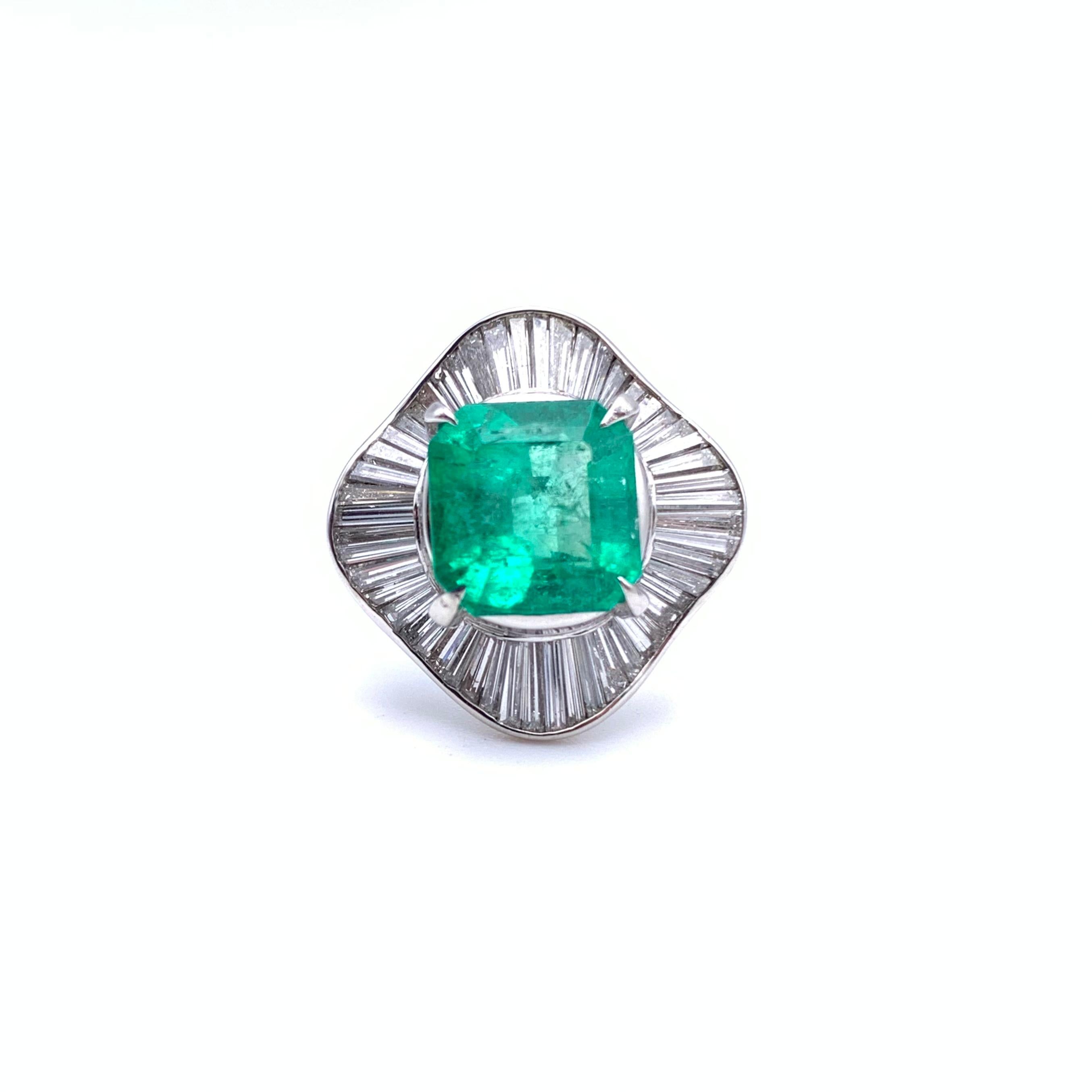 Platinum GIA Certified 4.37 CT Columbian Emerald & Diamond Ballerina Ring In Good Condition In Lynchburg, VA