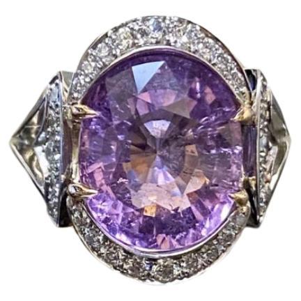 Anillo de compromiso de diamantes con turmalina púrpura ovalada de 8 quilates certificado por el GIA en platino 