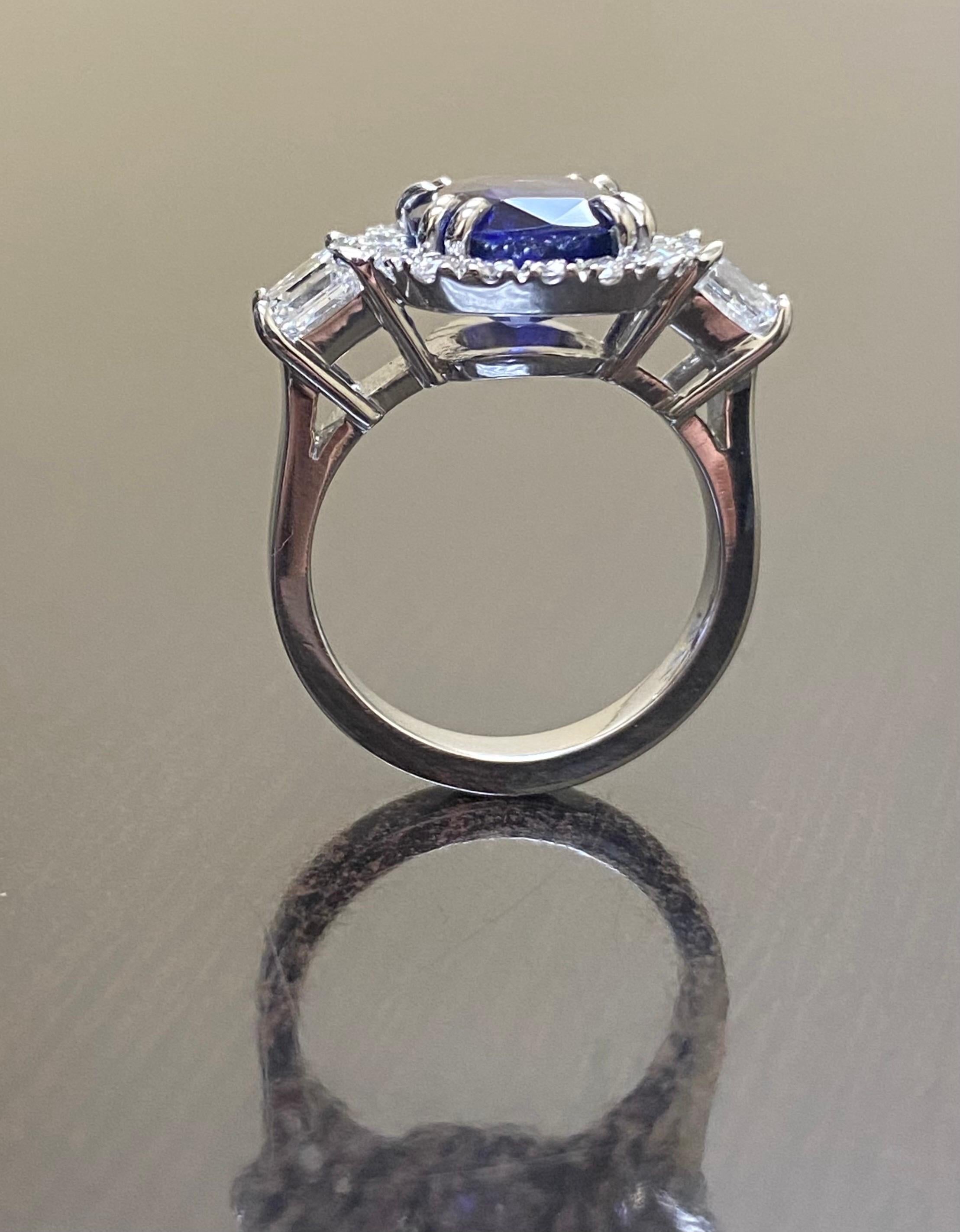 Platin GIA zertifizierter Asscher-Schliff Diamant Halo Cushion Cut Blauer Saphir Ring (Art déco) im Angebot