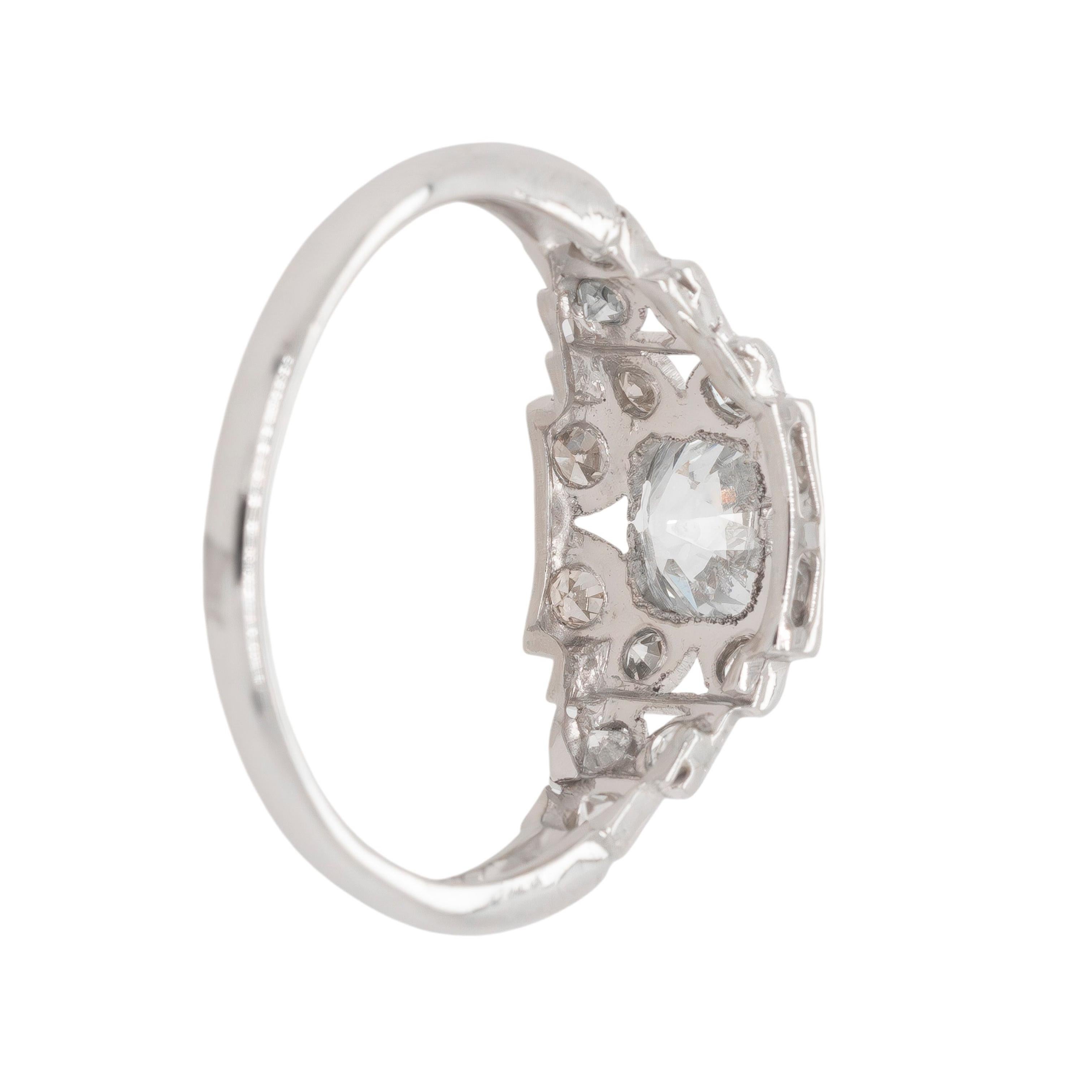 Anello di fidanzamento vintage con diamante certificato GIA in platino in vendita 5