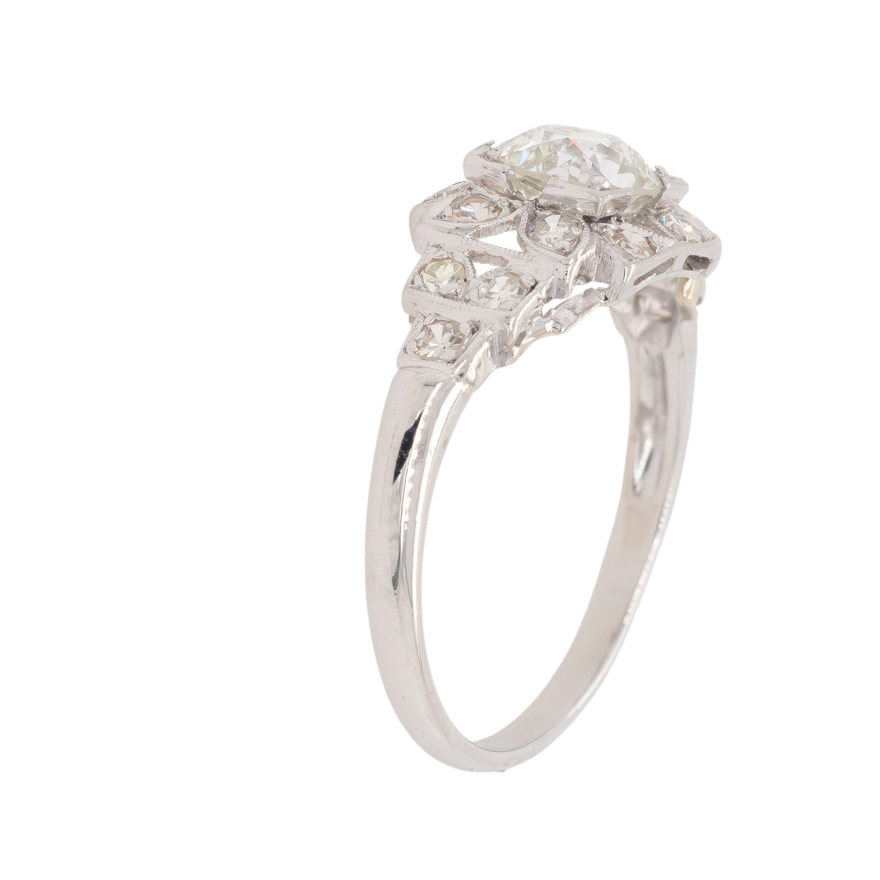 Anello di fidanzamento vintage con diamante certificato GIA in platino in vendita 4