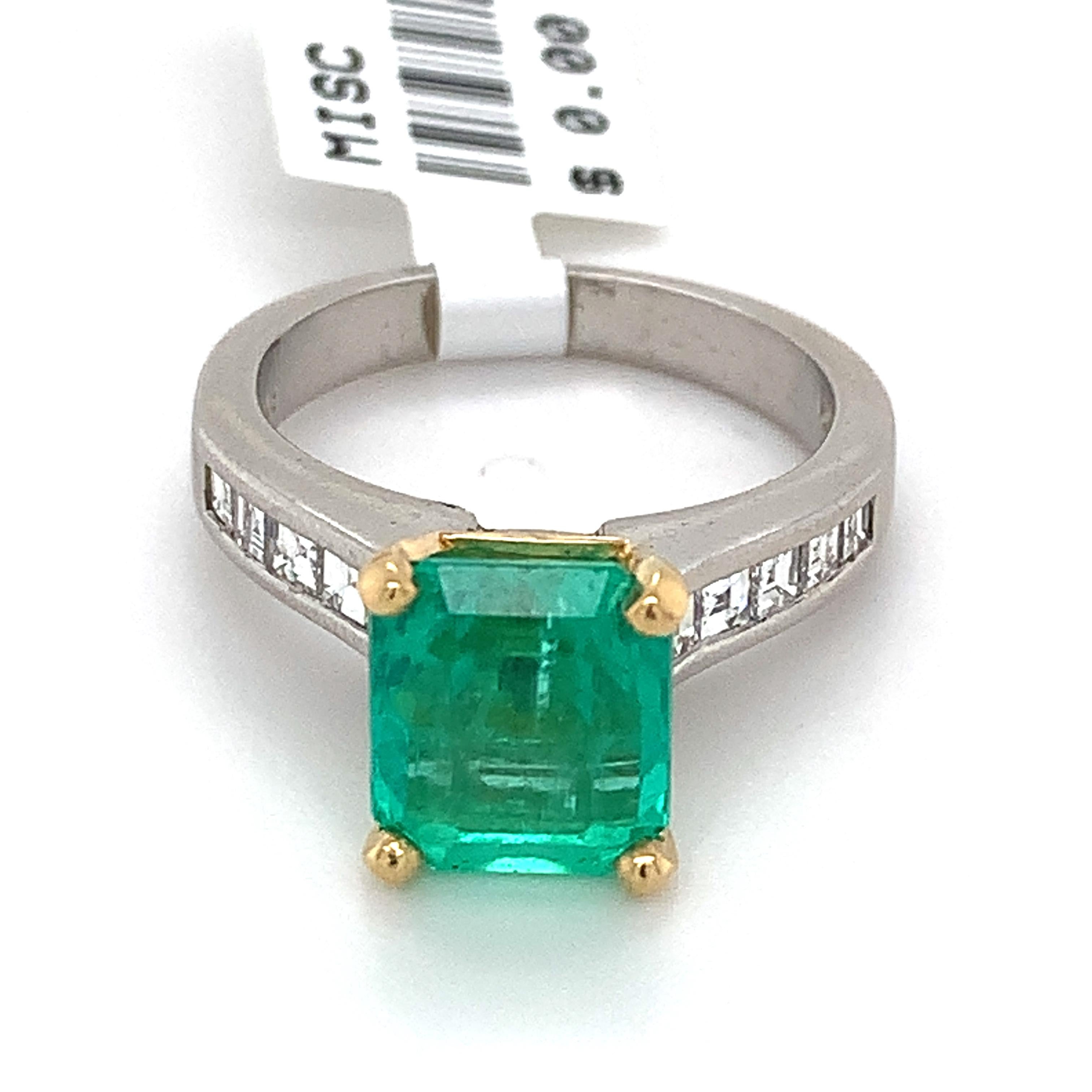 Platinum GIA Emerald Cut Colombian Emerald W/ Asscher Cut Diamond Ring In Excellent Condition In Montgomery, AL