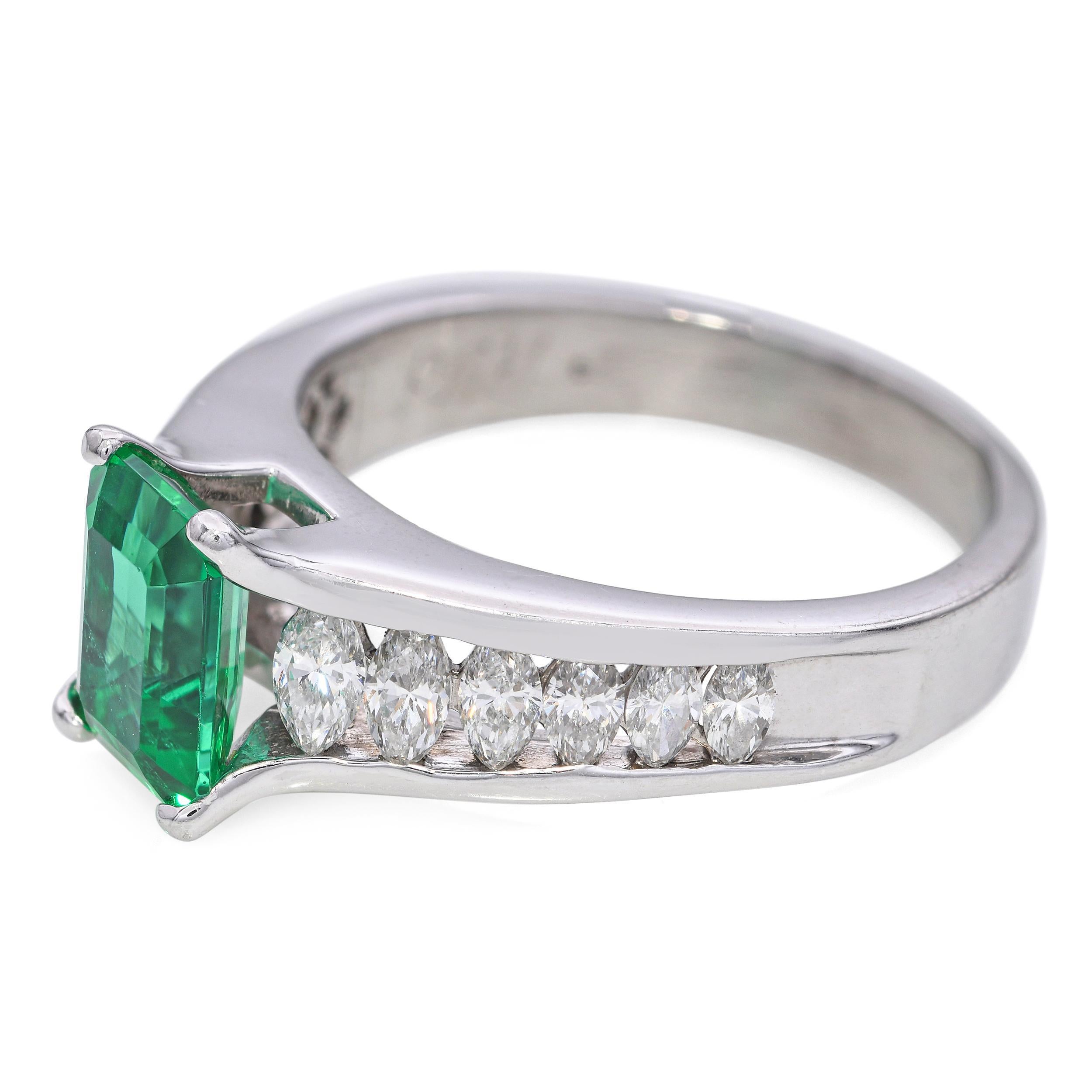 Bague en platine GIA F1 1,80ct émeraude de Zambie et diamant marquise Bon état - En vente à New York, NY