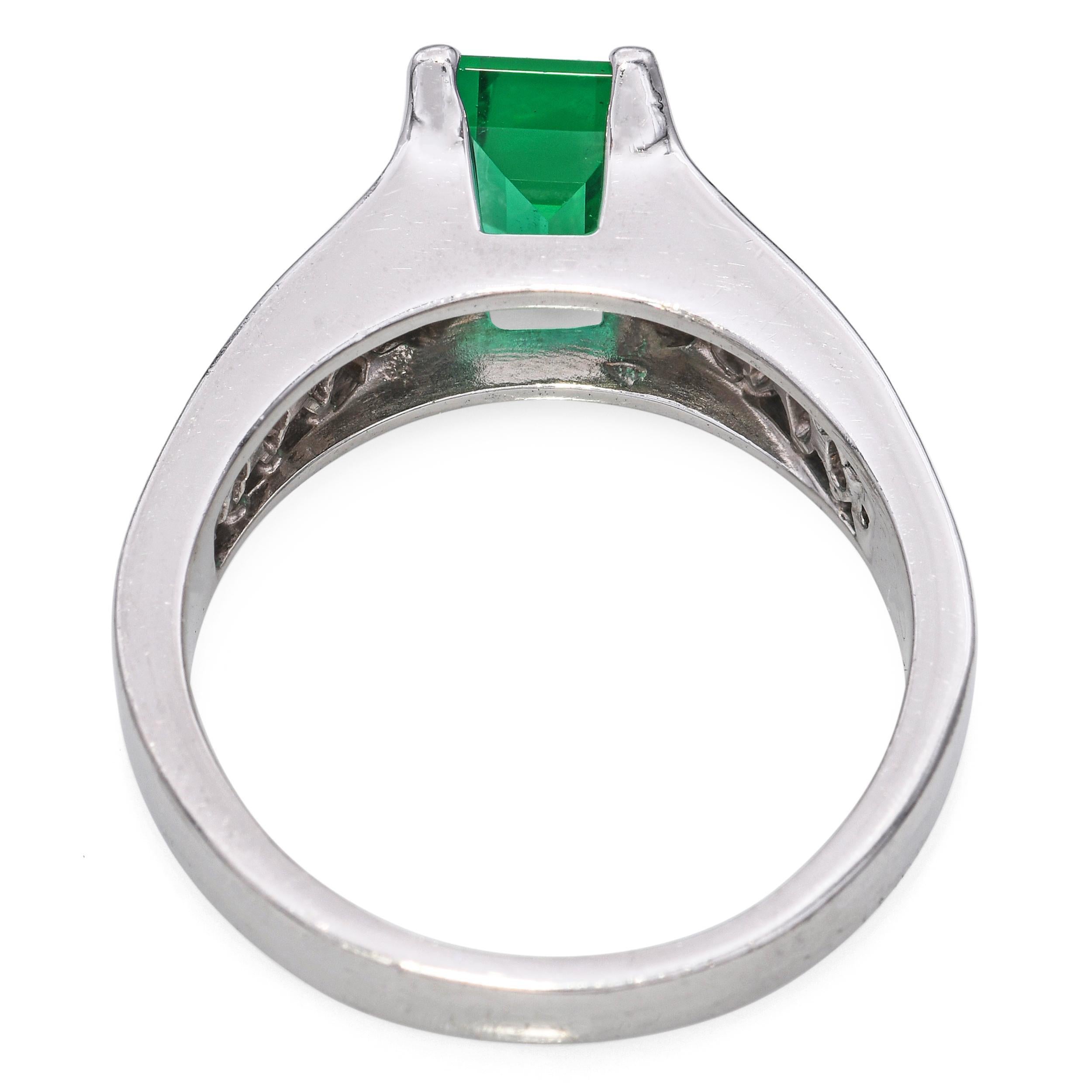 Bague en platine GIA F1 1,80ct émeraude de Zambie et diamant marquise Pour femmes en vente