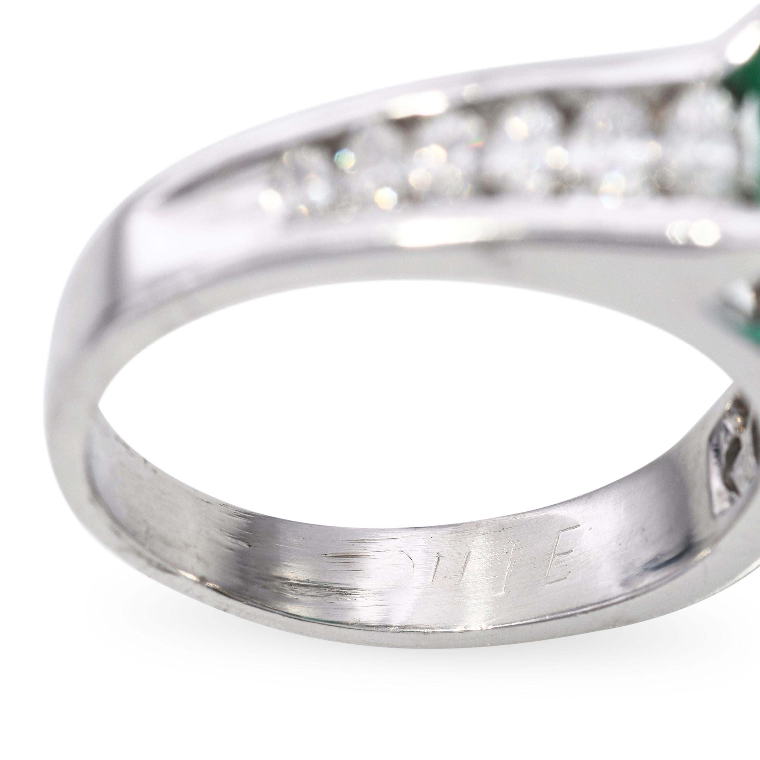 Bague en platine GIA F1 1,80ct émeraude de Zambie et diamant marquise en vente 3