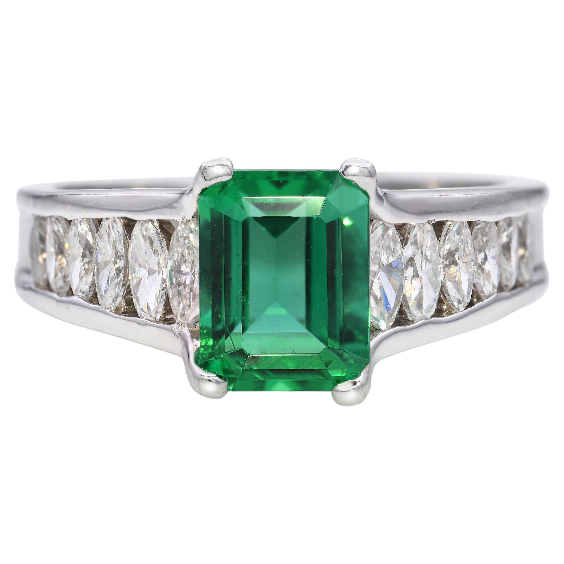 Platin GIA F1 1,80ct sambischer Smaragd und Marquise Diamant Ring im Angebot