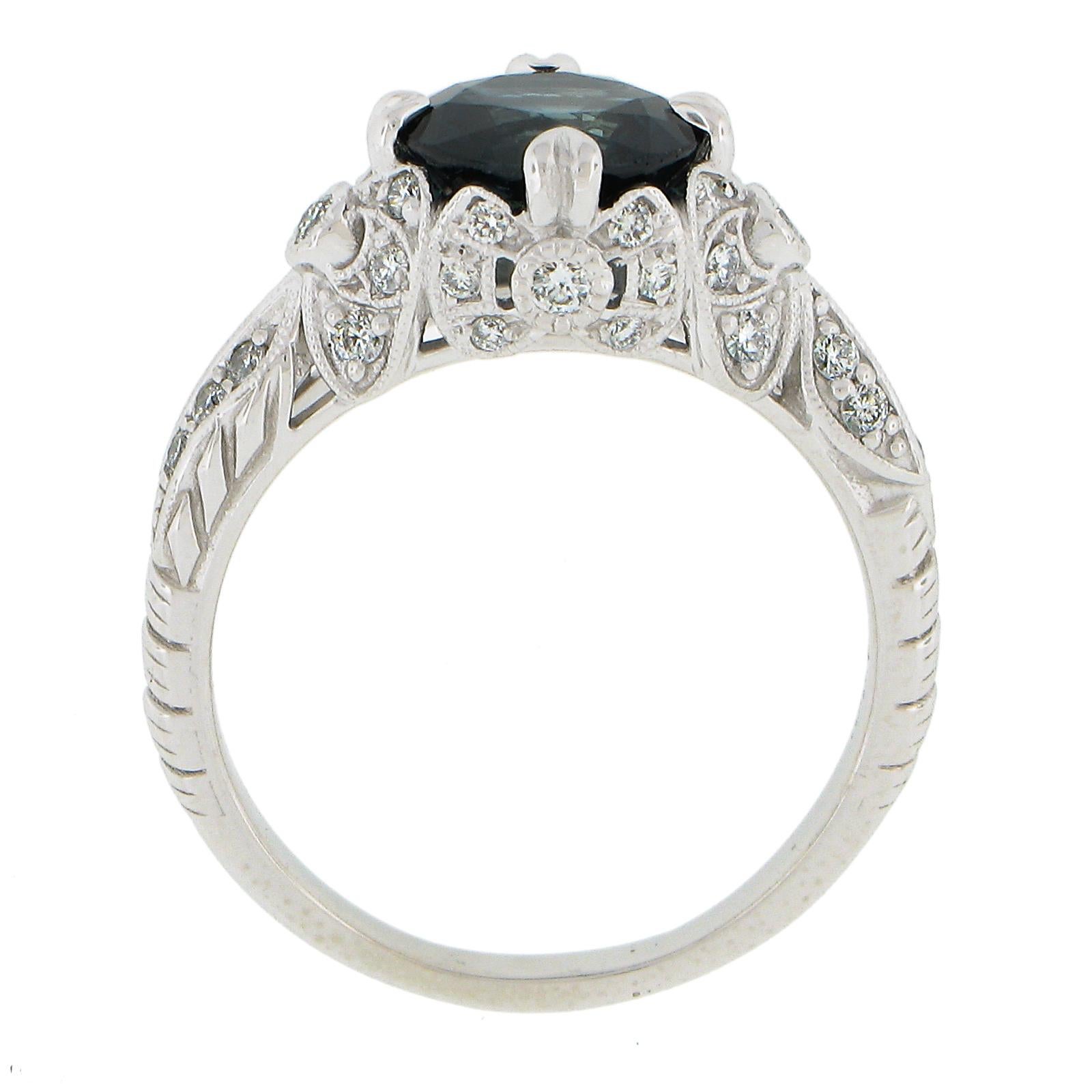 Bague solitaire en platine, saphir rond bleu verdâtre certifié GIA avec ruban de diamants sur les côtés en vente 3