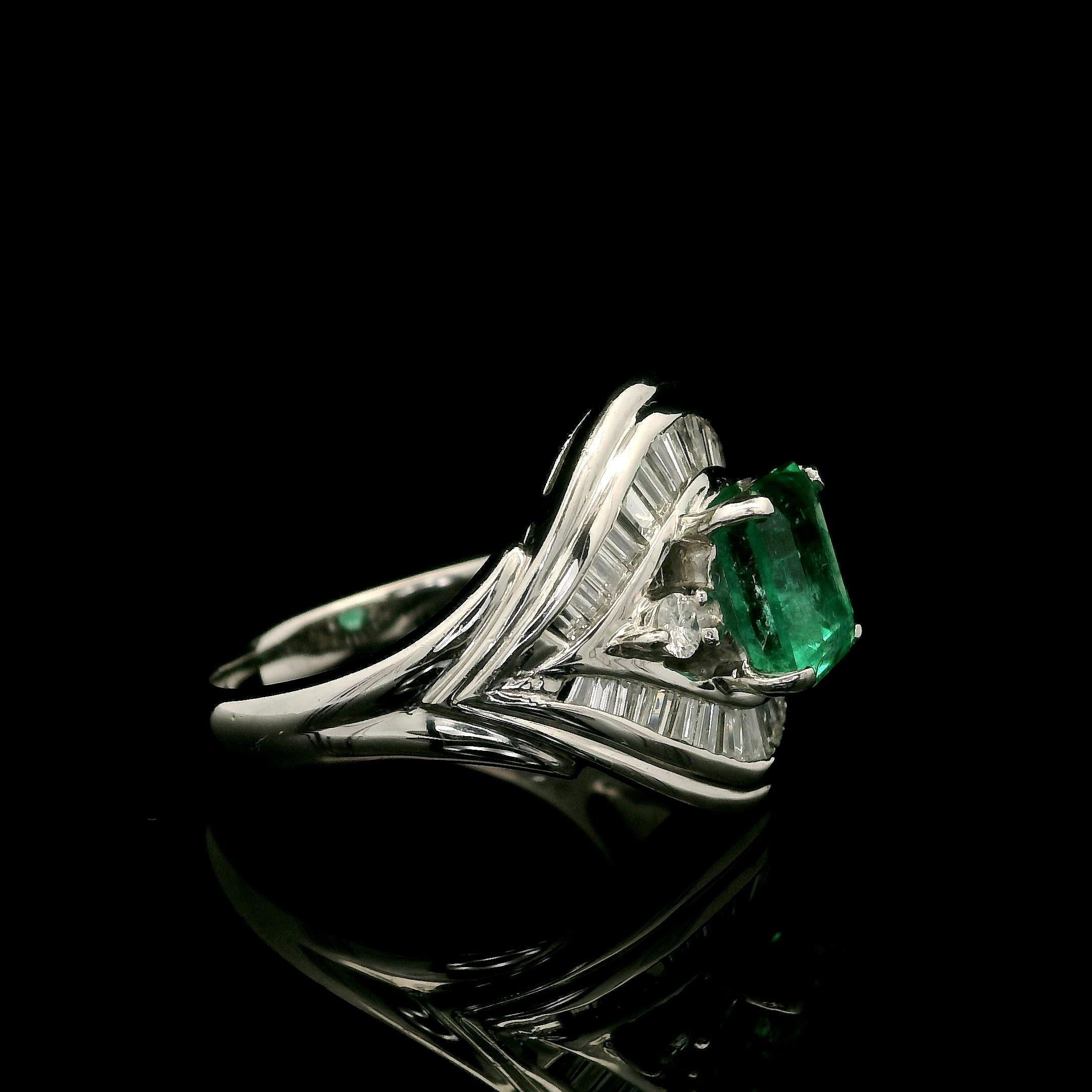 Women's Platinum GIA High Quality 2ctw Colombian Emerald w/ Diamond Flared Ring For Sale