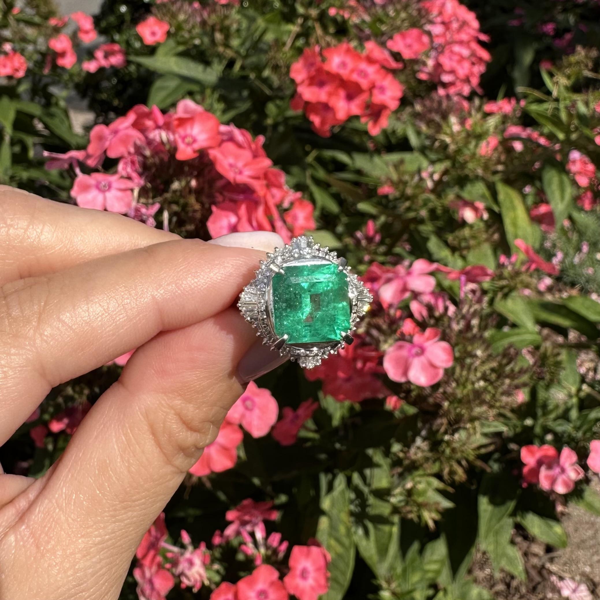Bague ballerine en platine GIA 7.38ctw très fine émeraude colombienne avec diamant en vente 5