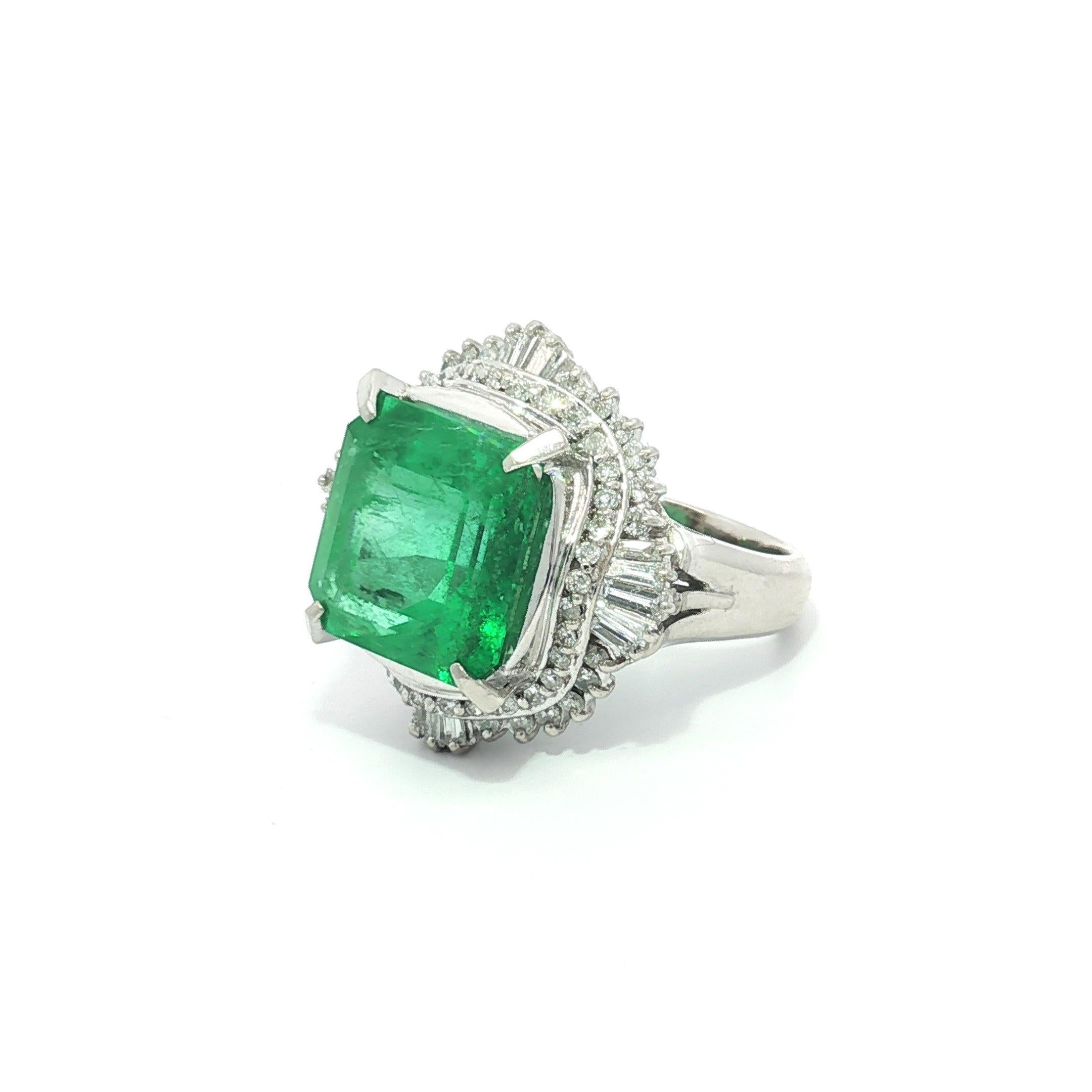 Taille baguette Bague ballerine en platine GIA 7.38ctw très fine émeraude colombienne avec diamant en vente