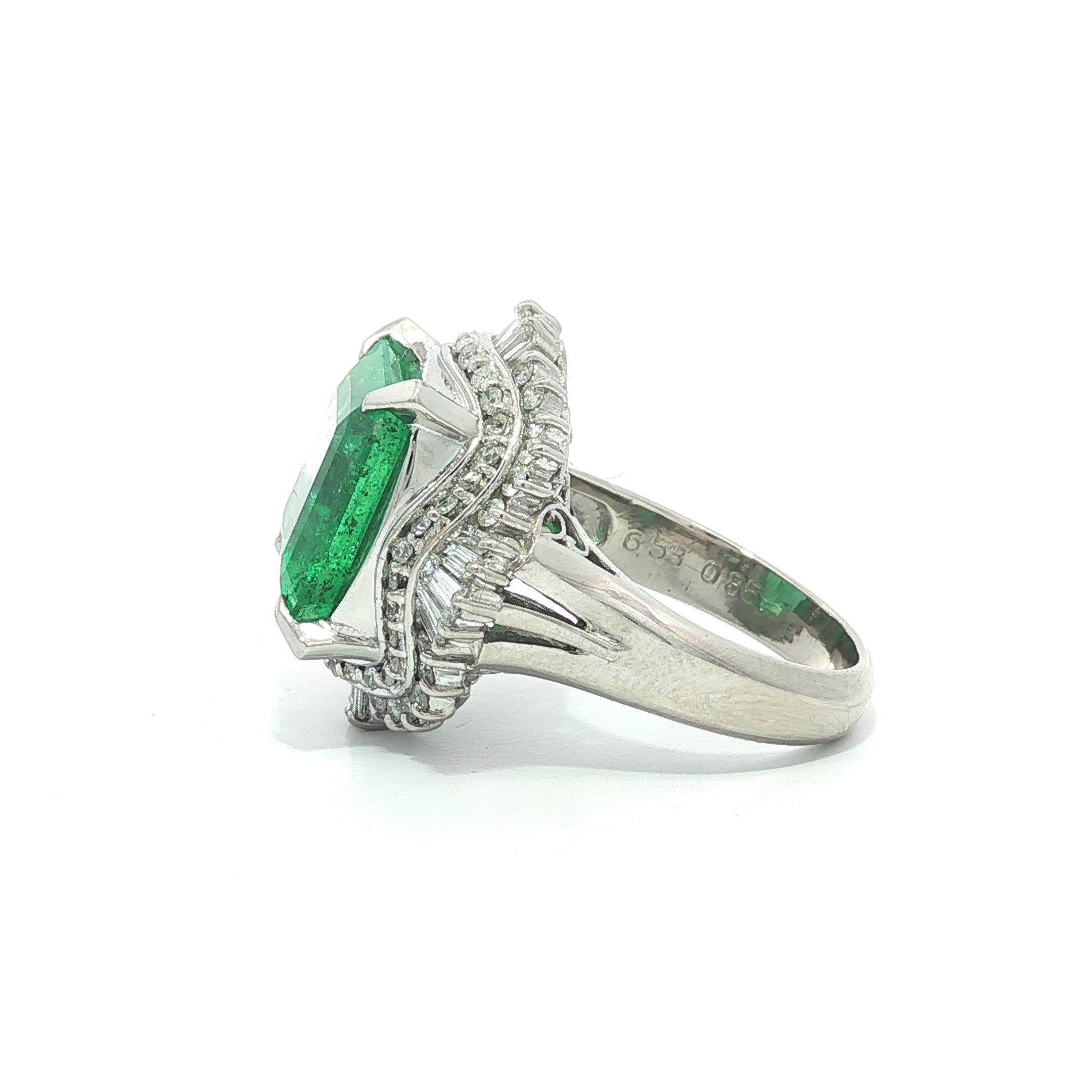 Bague ballerine en platine GIA 7.38ctw très fine émeraude colombienne avec diamant Excellent état - En vente à Montclair, NJ