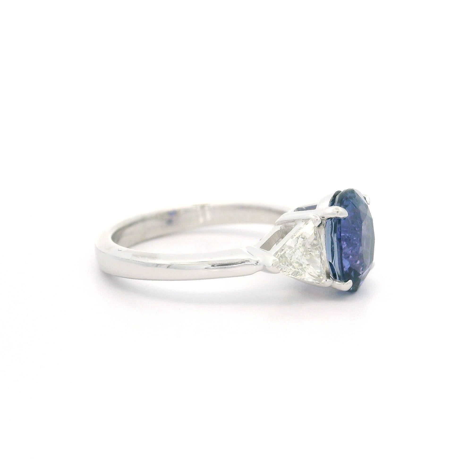Platinum GIA No Heat Purple Violet Color Change Sapphire Trillion Diamond Ring In Excellent Condition For Sale In Montclair, NJ