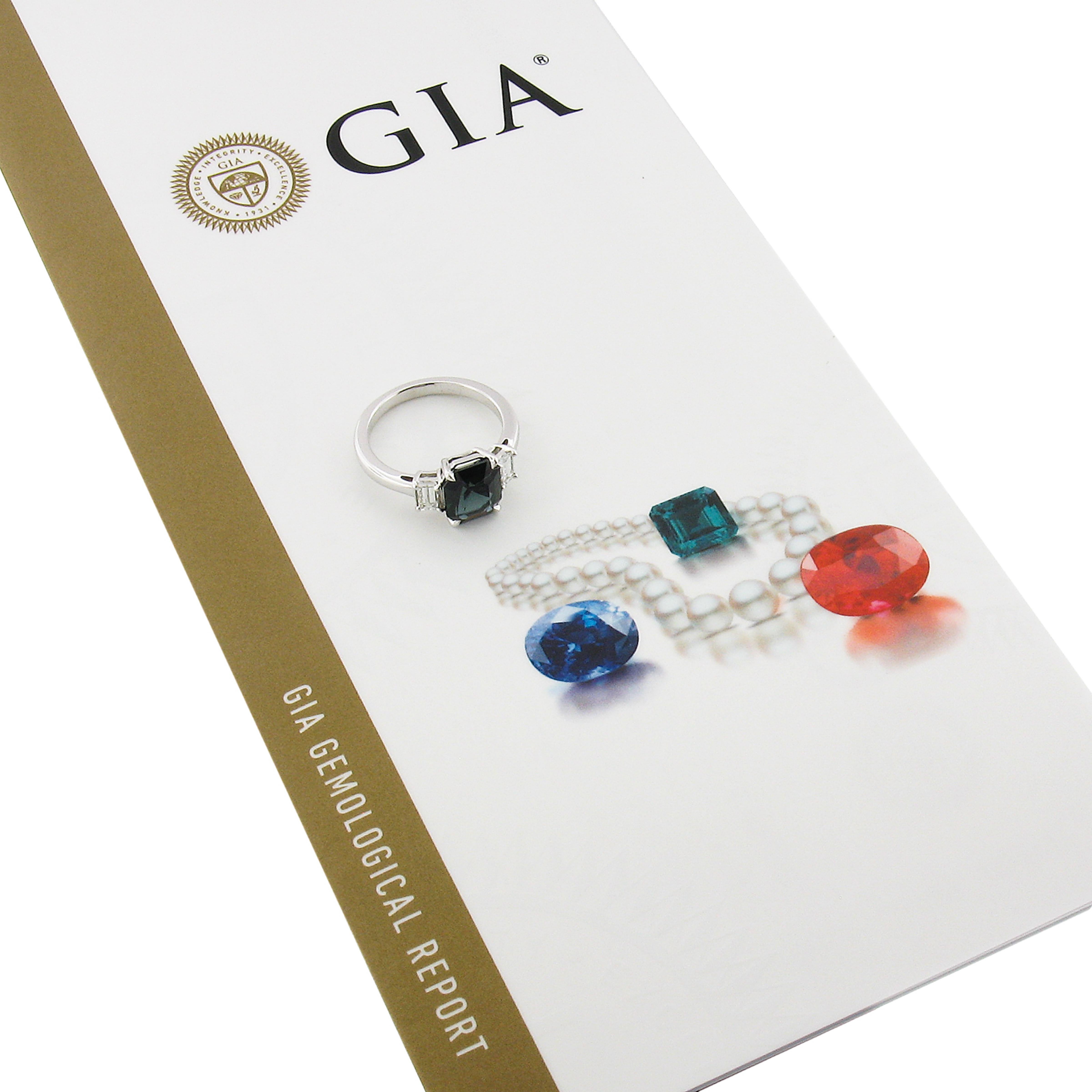 Bague 3 pierres en platine GIA saphir octogonal bleu verdâtre sans chaleur et diamant en vente 5
