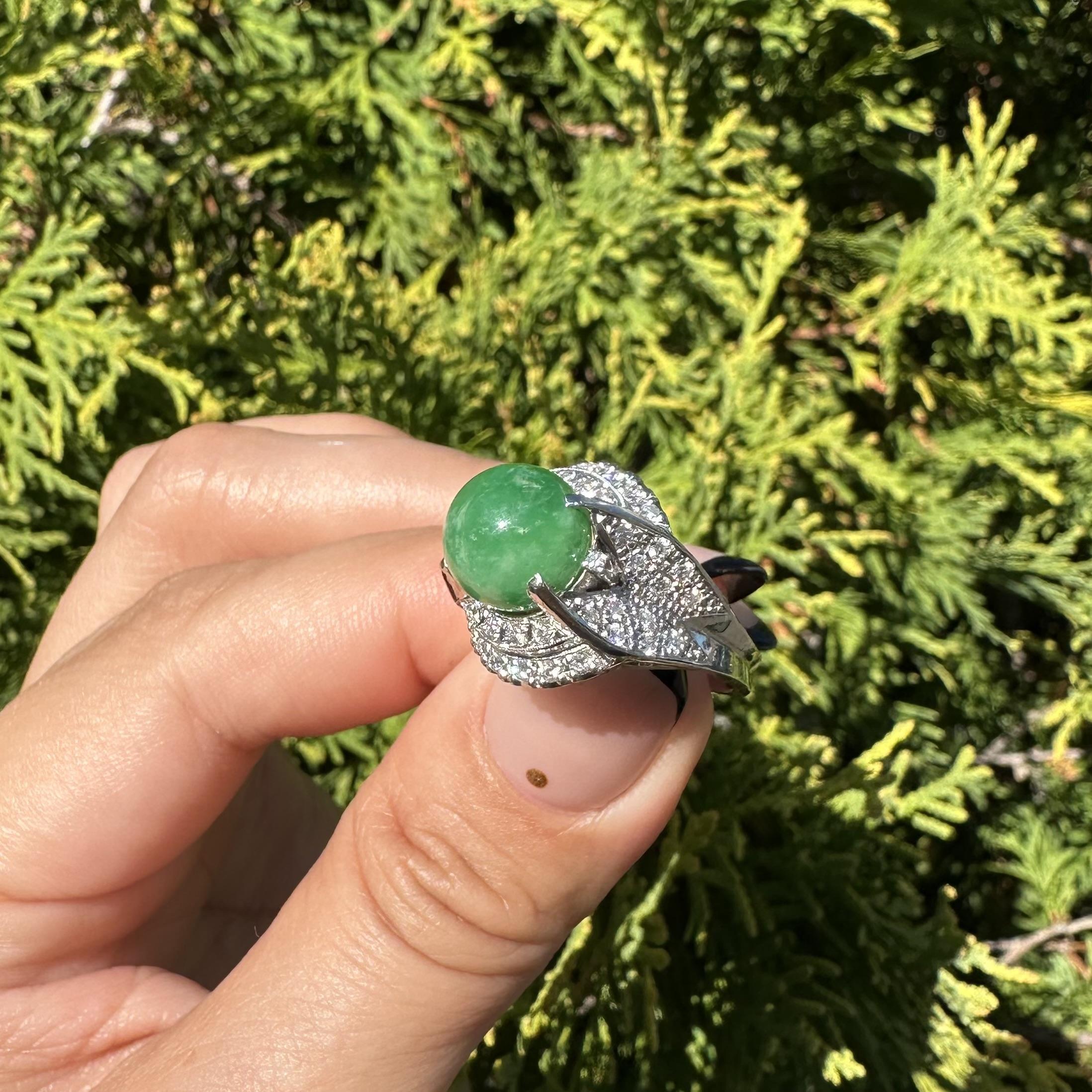 Anello di platino GIA con sfera rotonda di giada Burma A e diamante di alto profilo in vendita 1