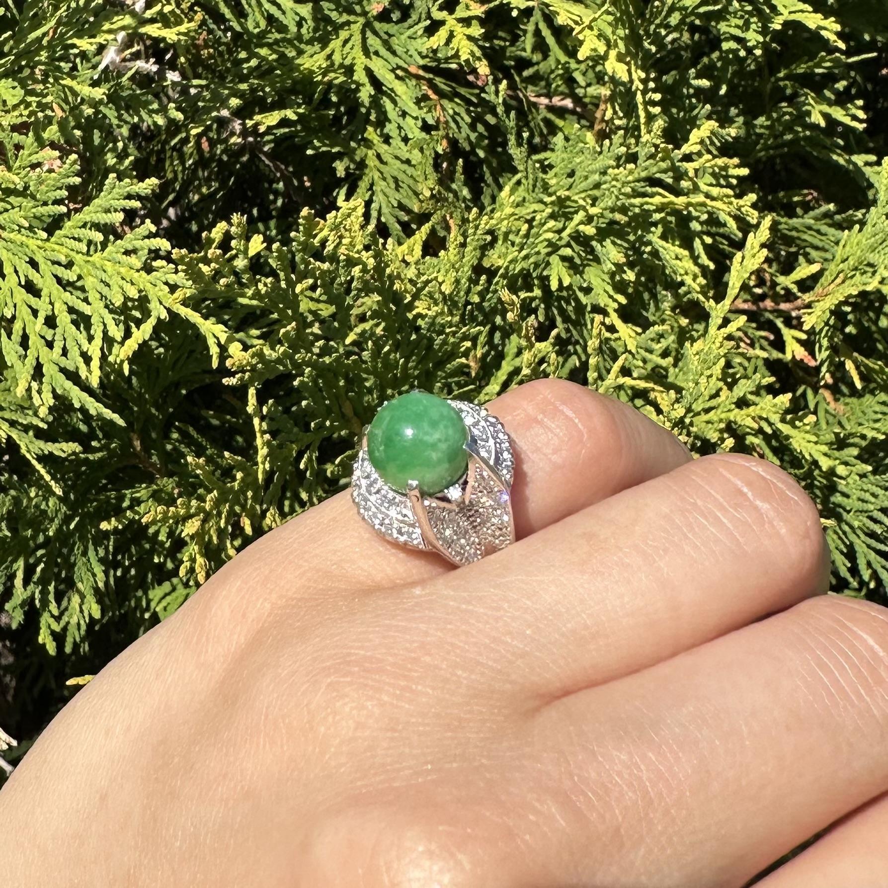 Anello di platino GIA con sfera rotonda di giada Burma A e diamante di alto profilo in vendita 3