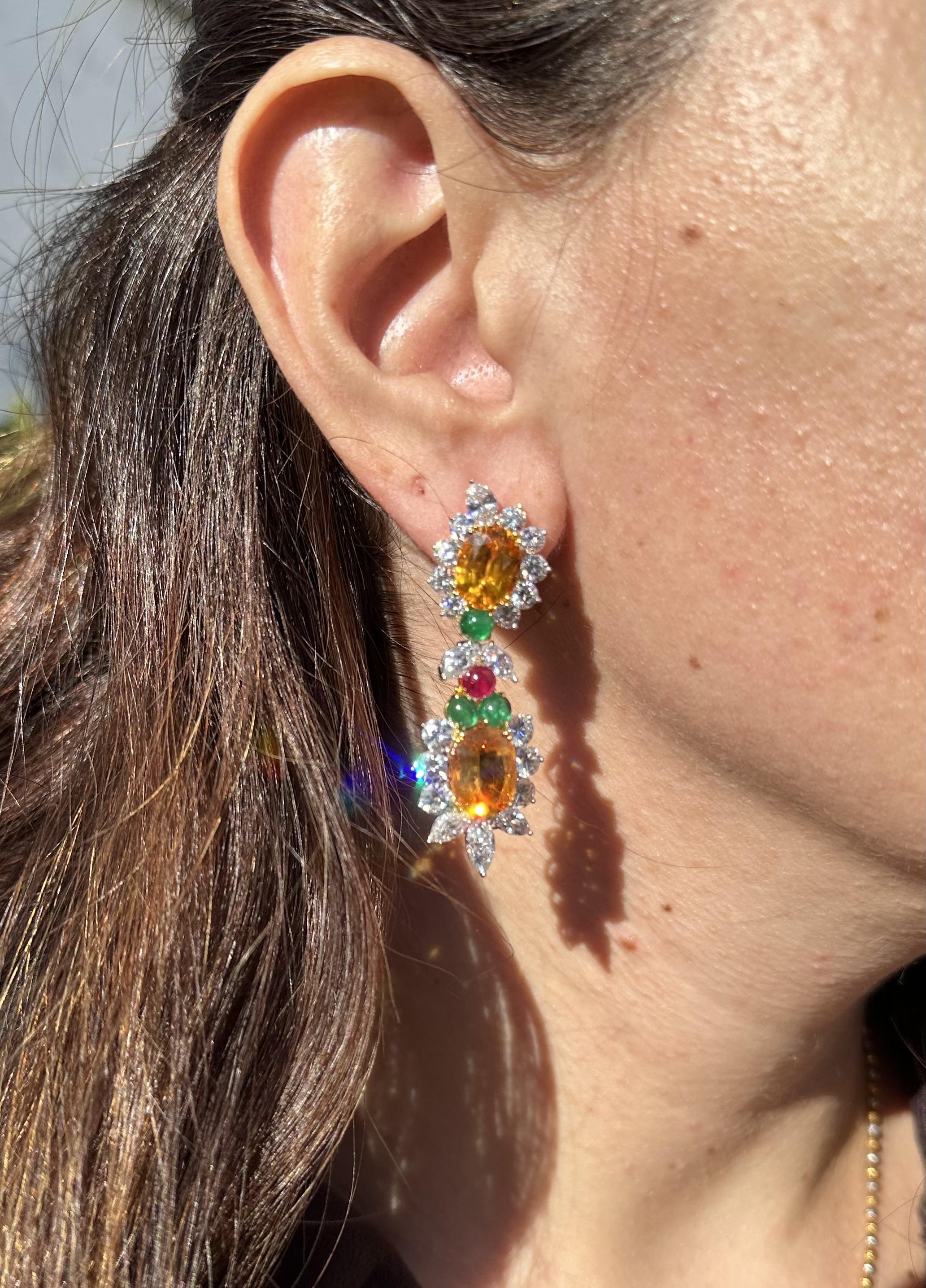 Pendants d'oreilles en platine et or 35,09 carats, certifiés GIA, saphir, émeraude, rubis et diamant en vente 2