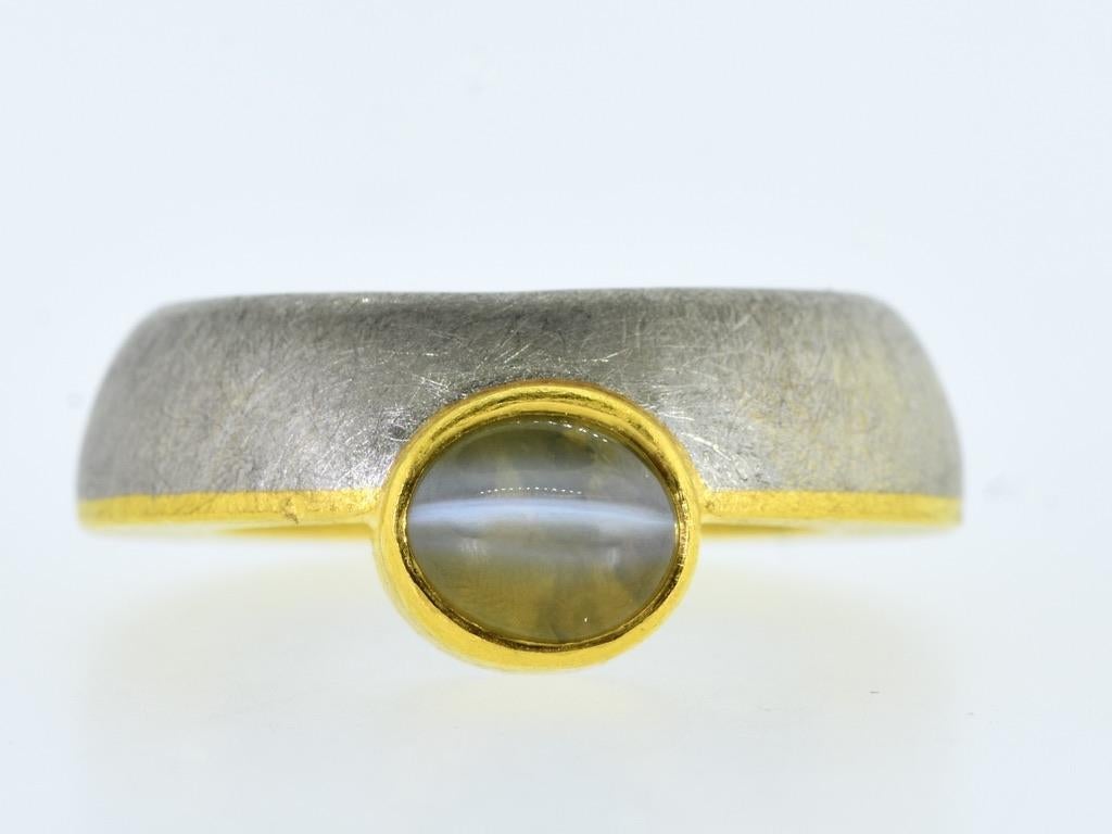 Cabochon Platinum, Gold and fine Cat's Eye Chrysoberyl Vintage Ring by Michael Zobel 1997 For Sale