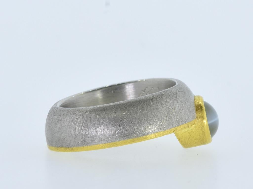 Platinum, Gold and fine Cat's Eye Chrysoberyl Vintage Ring by Michael Zobel 1997 In Excellent Condition For Sale In Aspen, CO