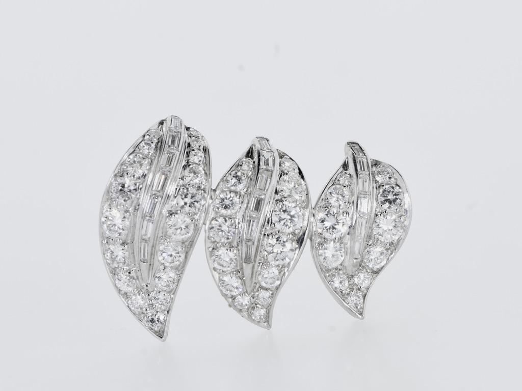 Taille baguette Platine, or et diamant fin à trois feuilles  Barrette vintage à motifs cheveux en vente