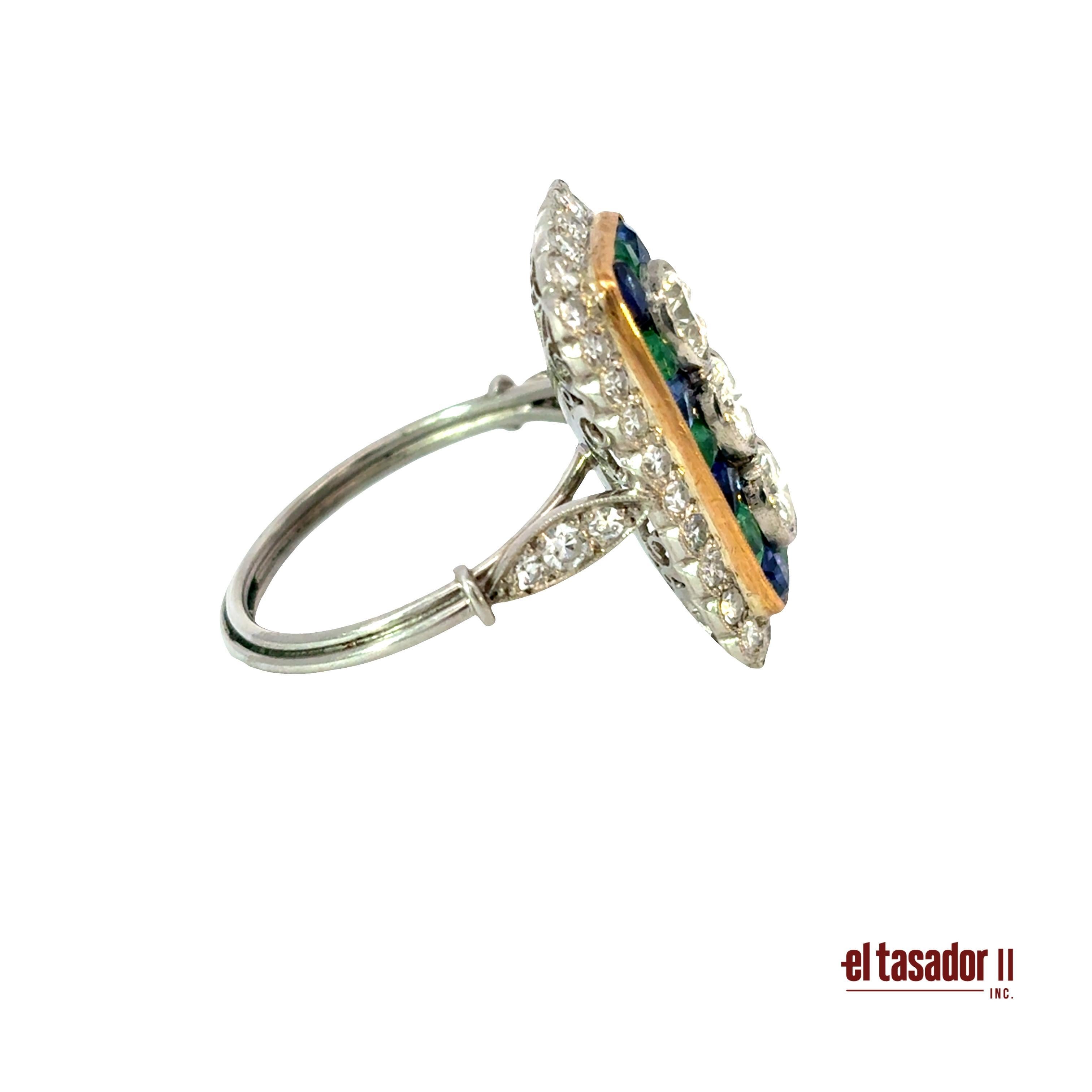 Art déco Platinum & Gold Art Deco Diamond, Sapphire and Emerald Ring en vente