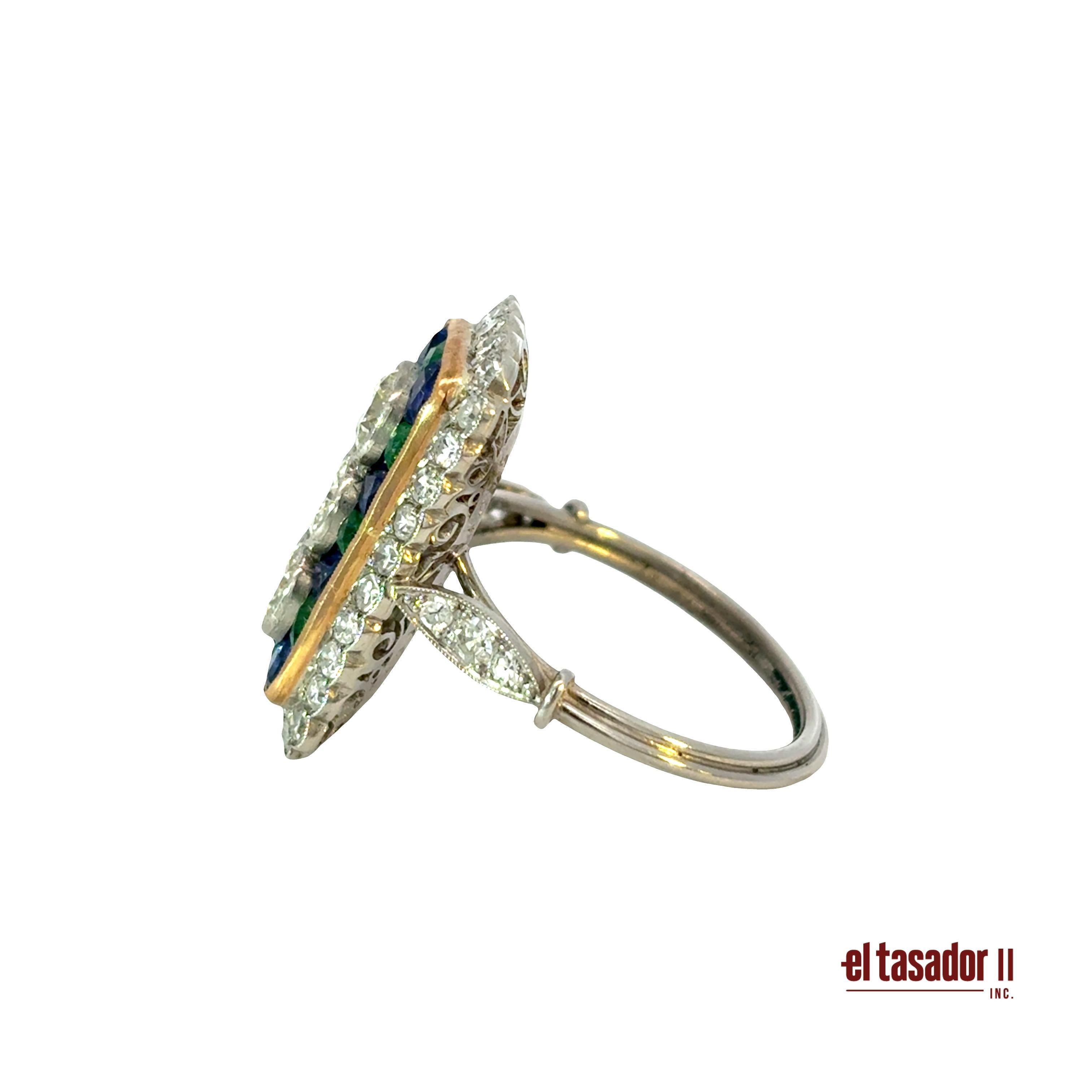Platinum & Gold Art Deco Diamond, Sapphire and Emerald Ring Neuf - En vente à Aventura, FL