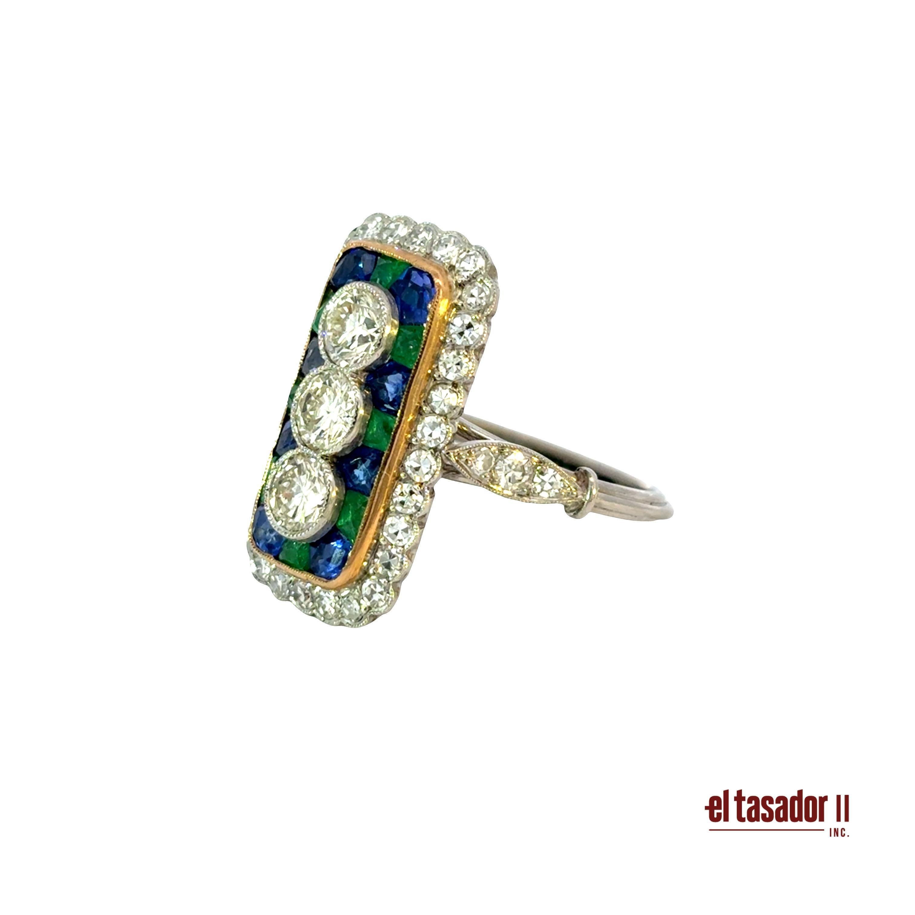 Platinum & Gold Art Deco Diamond, Sapphire and Emerald Ring Unisexe en vente