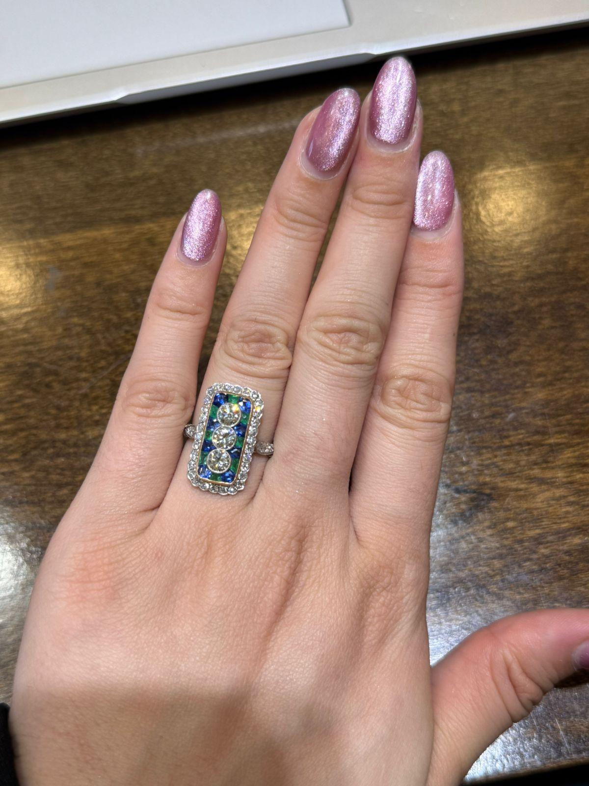 Platinum & Gold Art Deco Diamond, Sapphire and Emerald Ring en vente 1