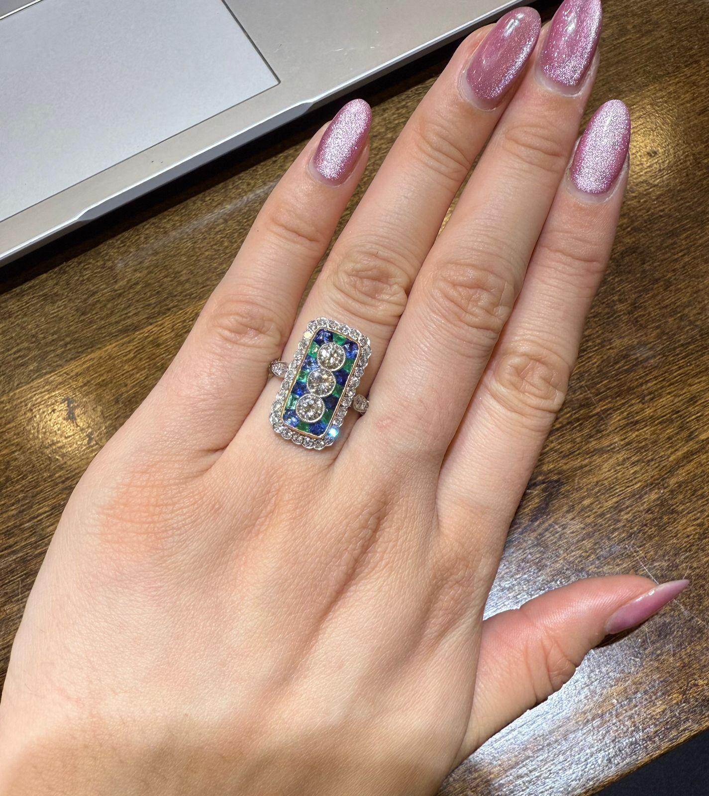 Platinum & Gold Art Deco Diamond, Sapphire and Emerald Ring en vente 2