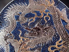 Jarrón Japonés Contemporáneo de Porcelana Azul Oro Platino by  Maestro Artista