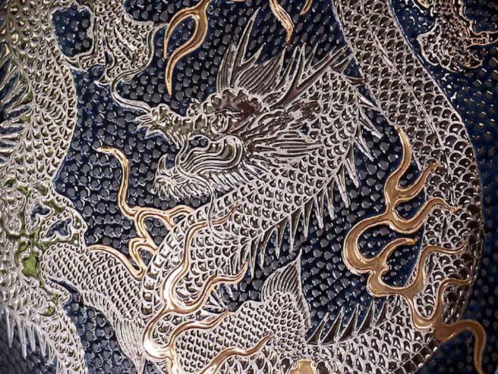 Japanische zeitgenössische japanische Porzellanvase aus Platin in Gold und Blau von  Meisterkünstler im Zustand „Neu“ im Angebot in Takarazuka, JP