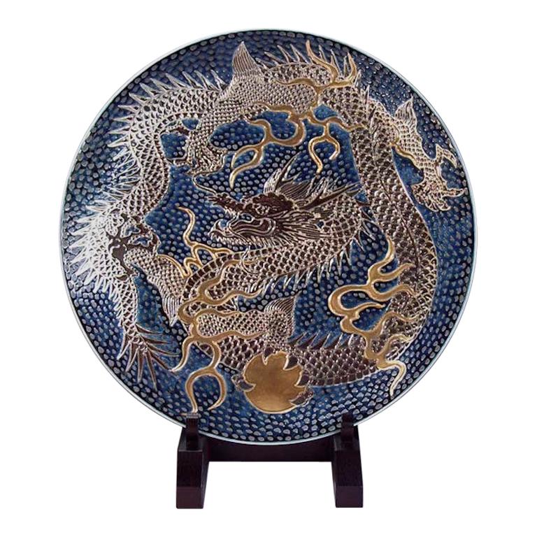 Vase japonais contemporain en porcelaine bleu or et platine par  Maître artiste
