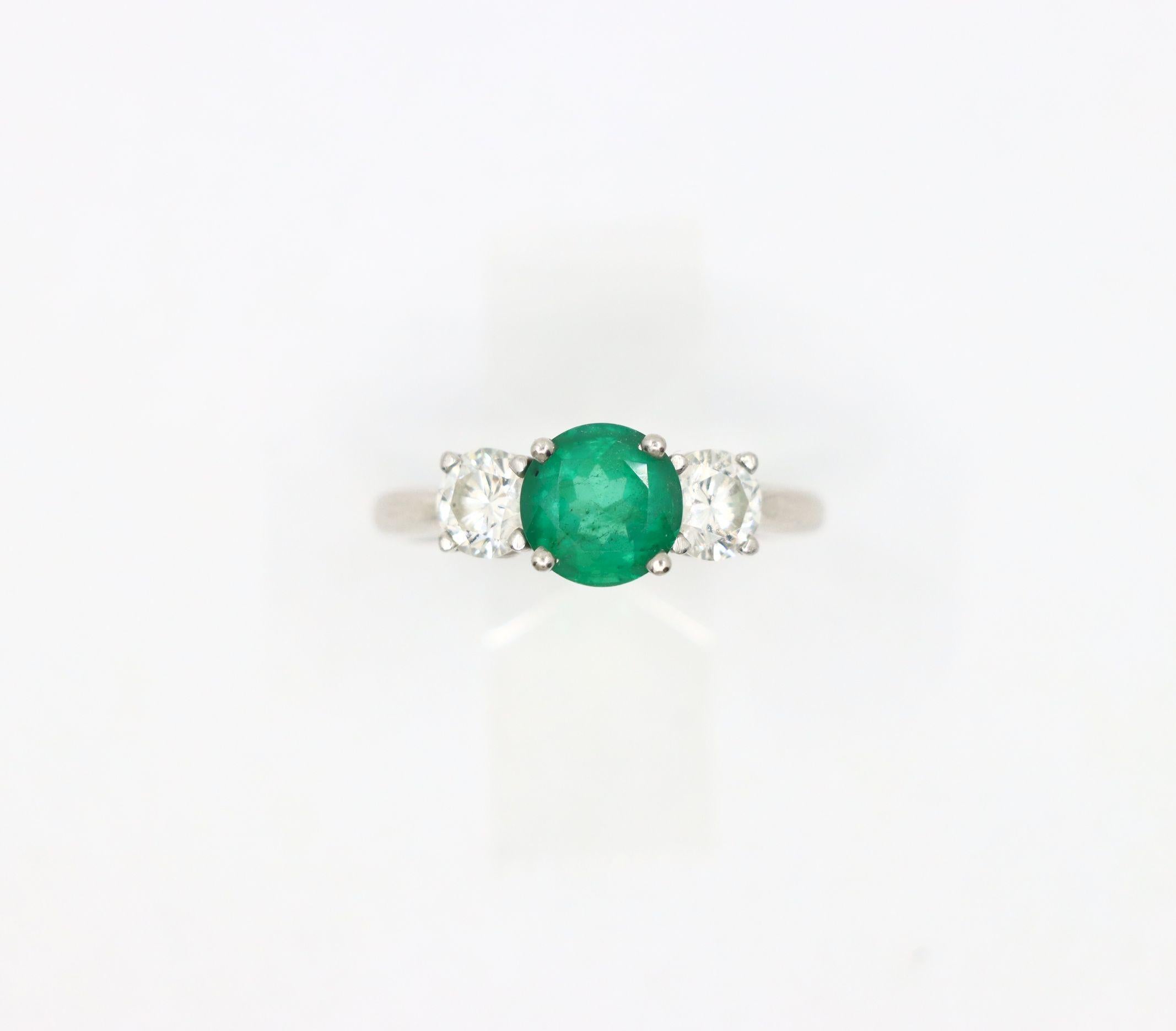 Bague en platine, or, émeraude et diamant en vente 5