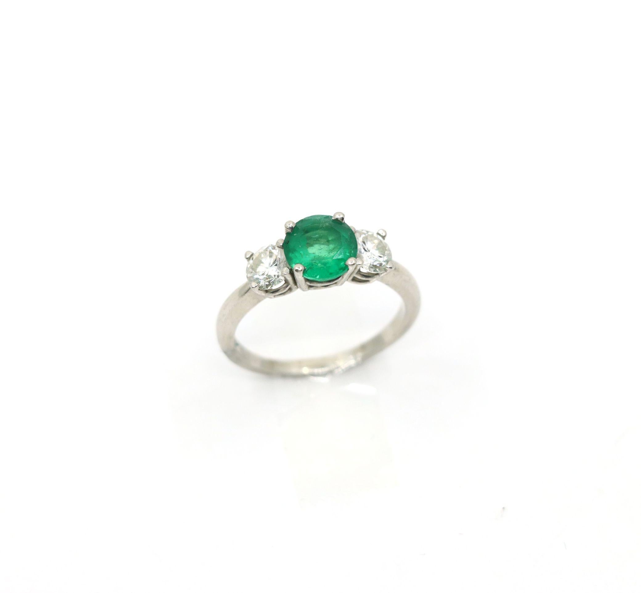Bague en platine, or, émeraude et diamant en vente 6