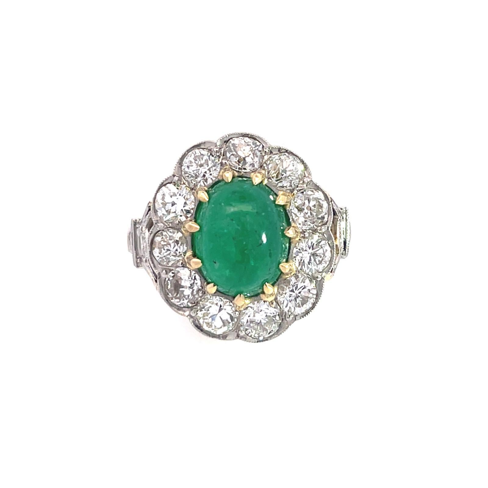 Platine et or Poids 5.8g 
Cabochon d'émeraude Environ 3ct Diamant Environ 2ct Rosetta 
Taille de bague 6.5