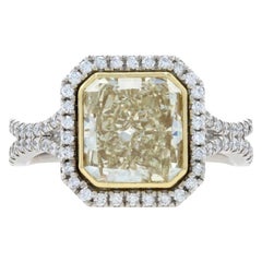 Bague en platine et or avec halo de diamants jaunes fantaisie en or 18 carats et diamant radiant de 3,28 carats certifié GIA