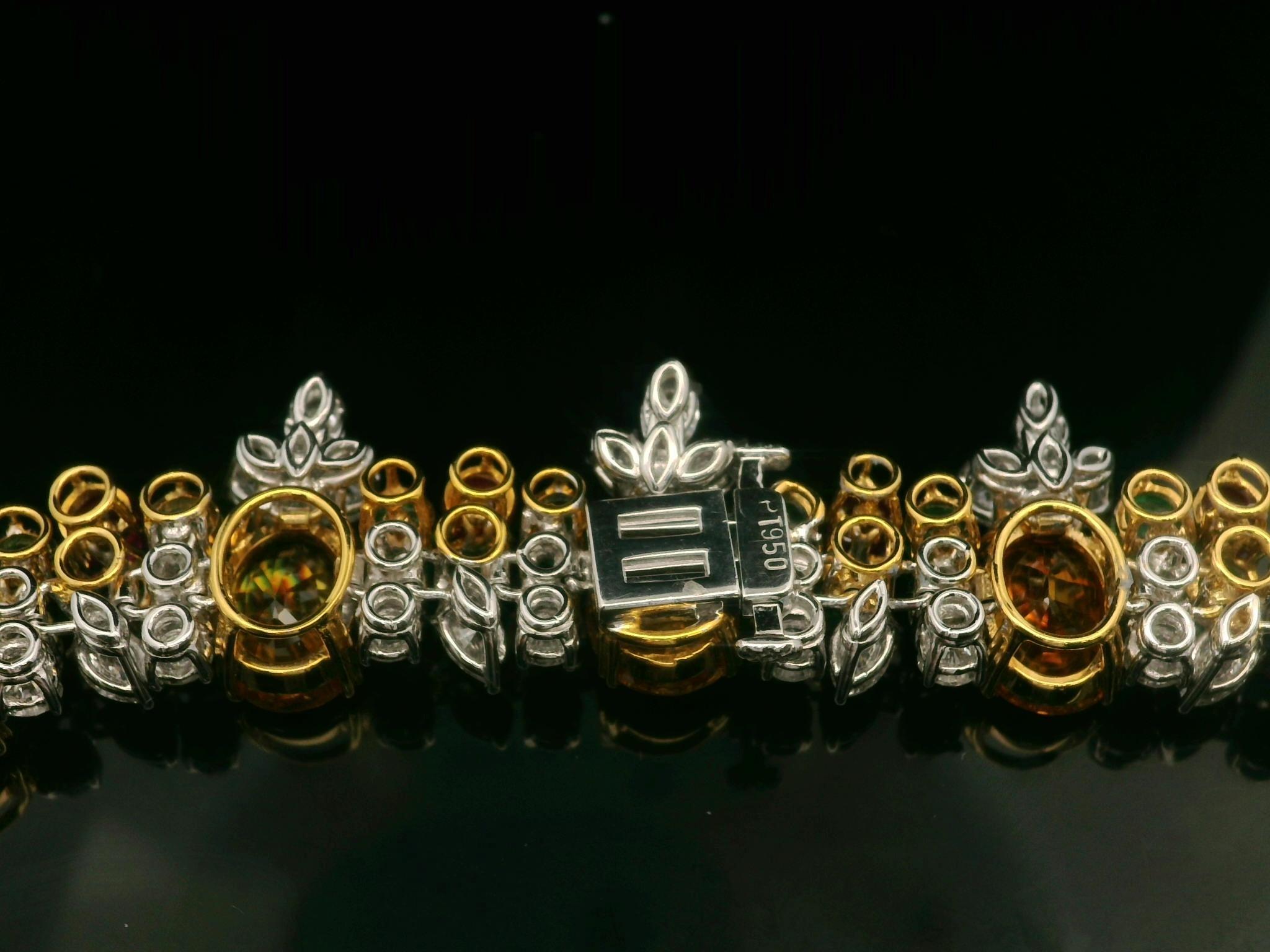 Collana in platino e oro GIA 169,84ctw con zaffiro, smeraldo, rubino e diamanti In condizioni ottime in vendita a Montclair, NJ