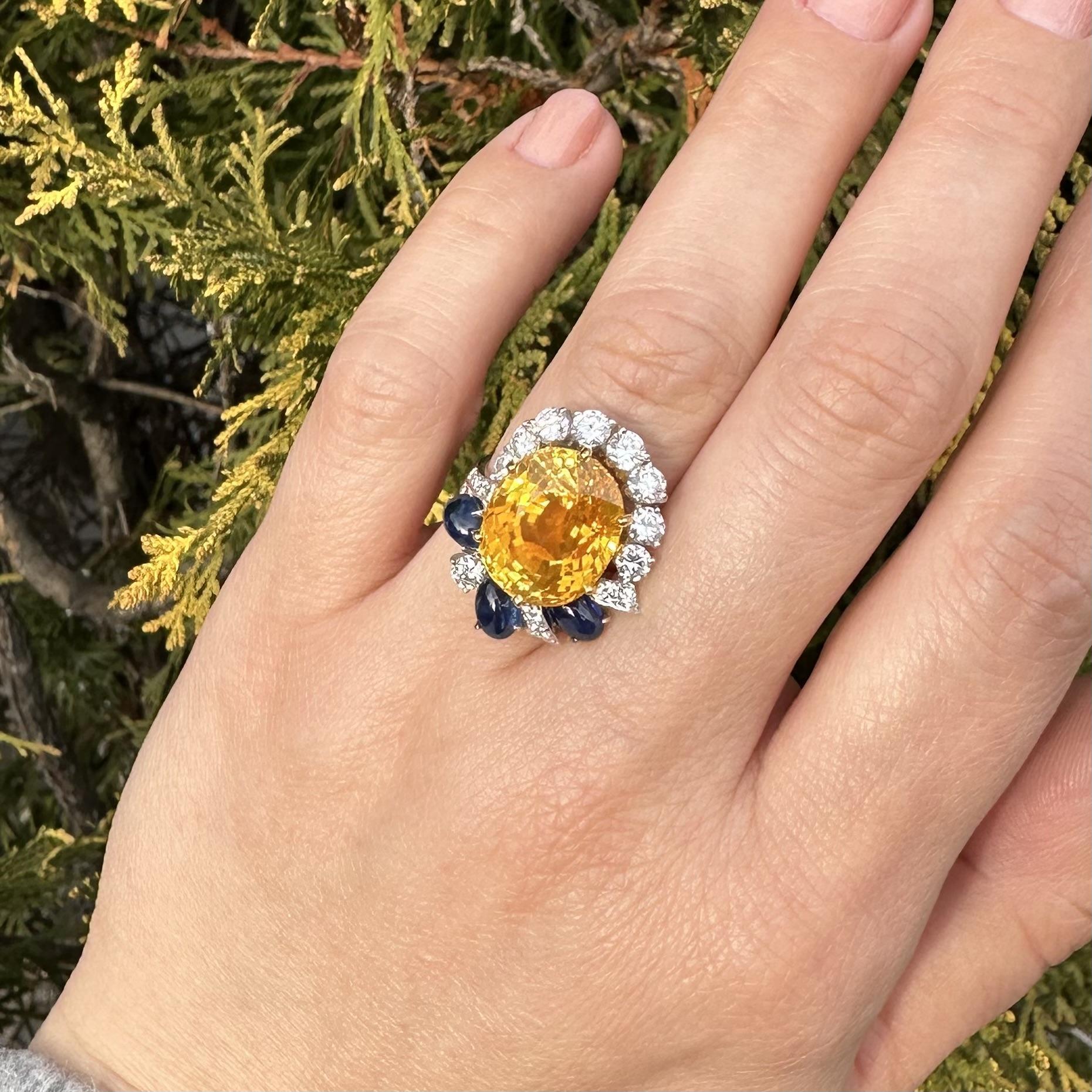 Platinum & Gold GIA 17.59ct Large Yellow Sapphire Blue Sapphire & Diamond Ring For Sale 9