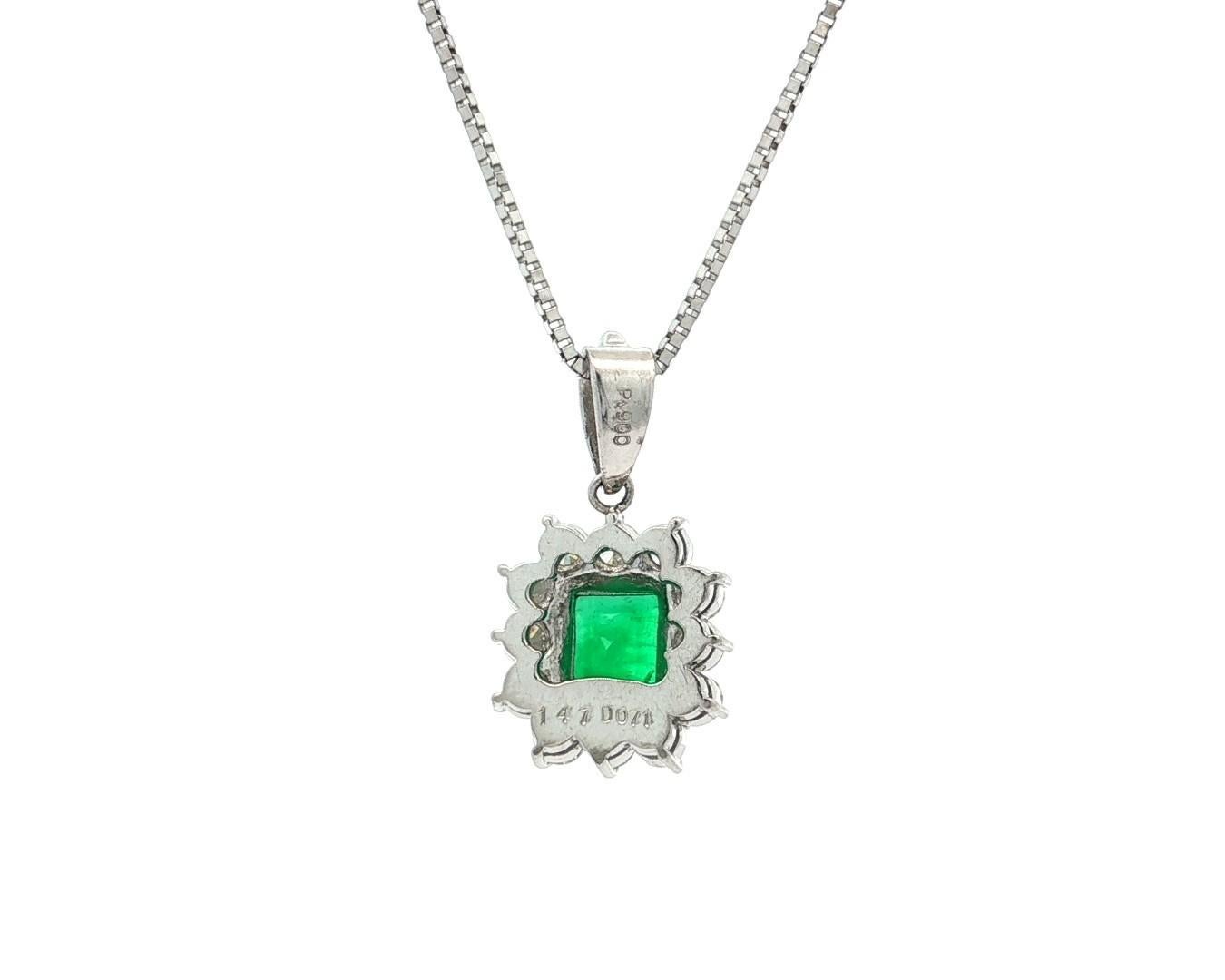 Collar Colgante de Platino y Oro GIA 2.18ctw Esmeralda Colombiana c/ Halo de Diamantes en venta 3