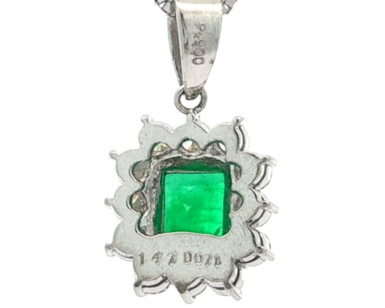 Collar Colgante de Platino y Oro GIA 2.18ctw Esmeralda Colombiana c/ Halo de Diamantes en venta 4