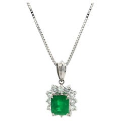 Collier en platine et or GIA 2.18ctw Colombian Emerald w/ Diamond Halo Pendant Necklace