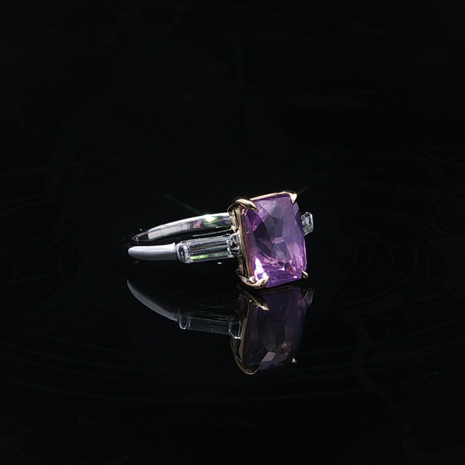 Anillo de diamantes zafiro alargado rosa púrpura sin calor de platino y oro GIA 3,53 ctw Corte brillante en venta