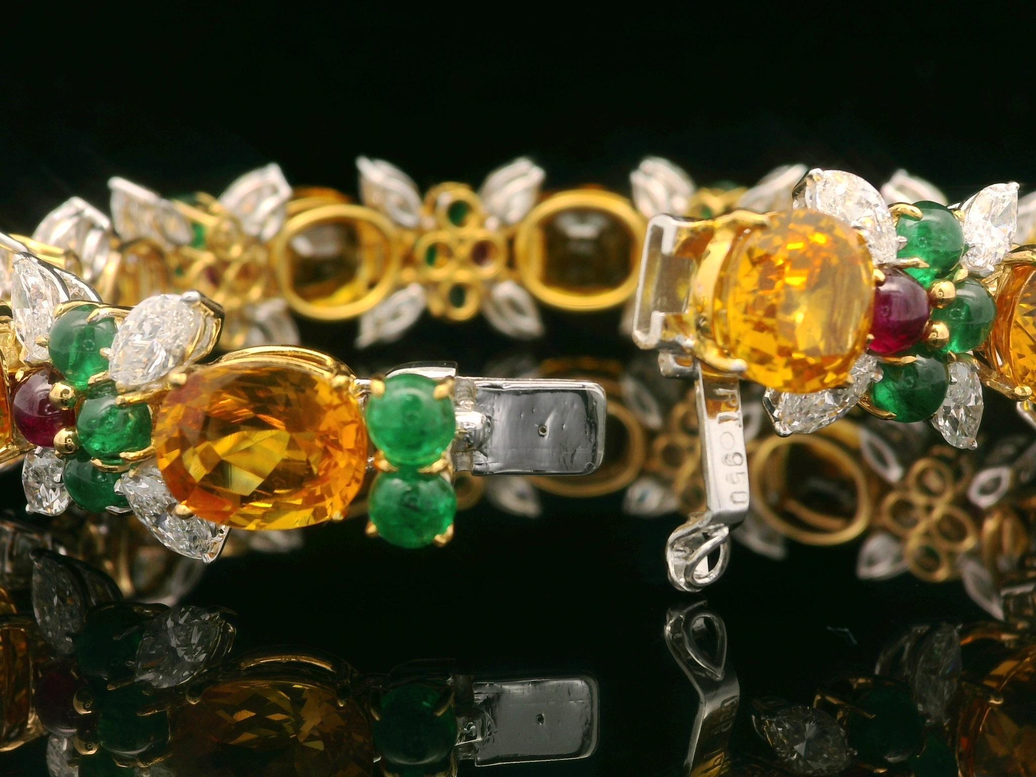 Bracelet fantaisie en platine et or avec 64,4 carats de saphirs, émeraudes, rubis et diamants certifiés GIA Pour femmes en vente