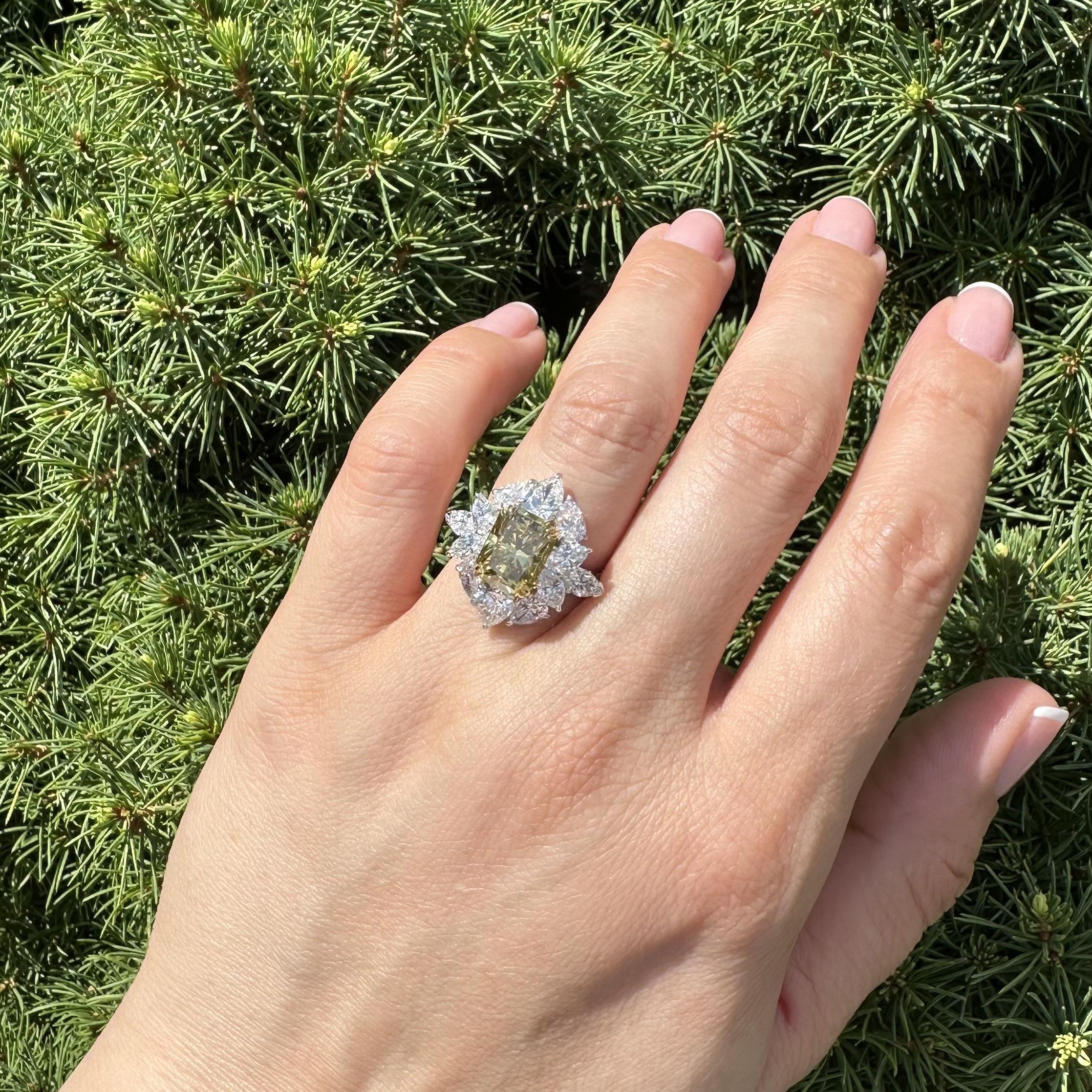 Platinum & Gold GIA 7.24ctw Brownish Green Yellow Diamond Cluster Statement Ring For Sale 7