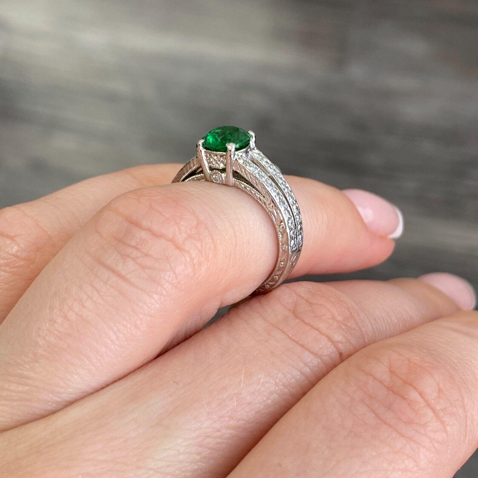 Platinum Gold Tsavorite and Diamond Split Shank Ring In Excellent Condition For Sale In Los Angeles, CA