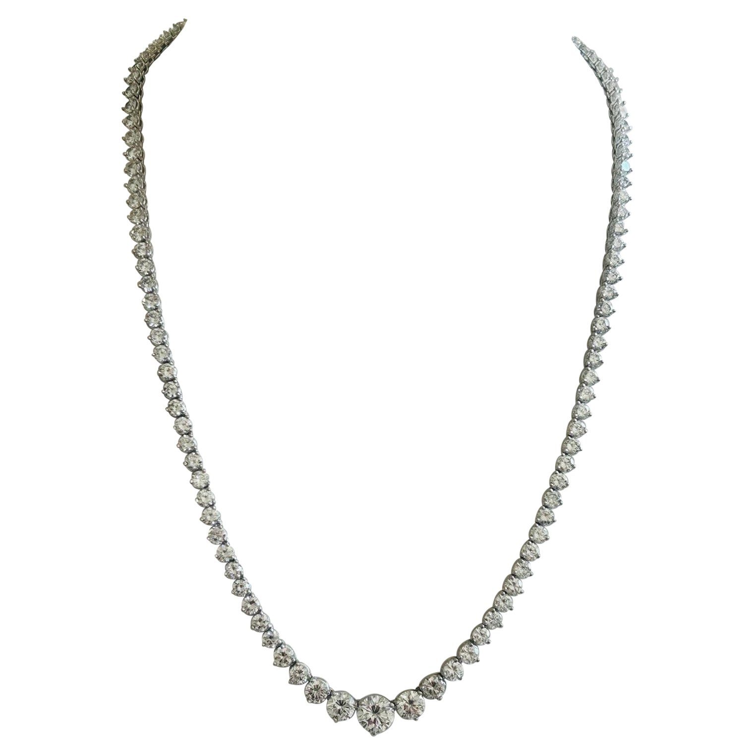 Collier en platine à diamants gradués, 15,20 carats au total, couleur E, pureté VS