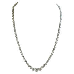 Collier en platine à diamants gradués, 15,20 carats au total, couleur E, pureté VS