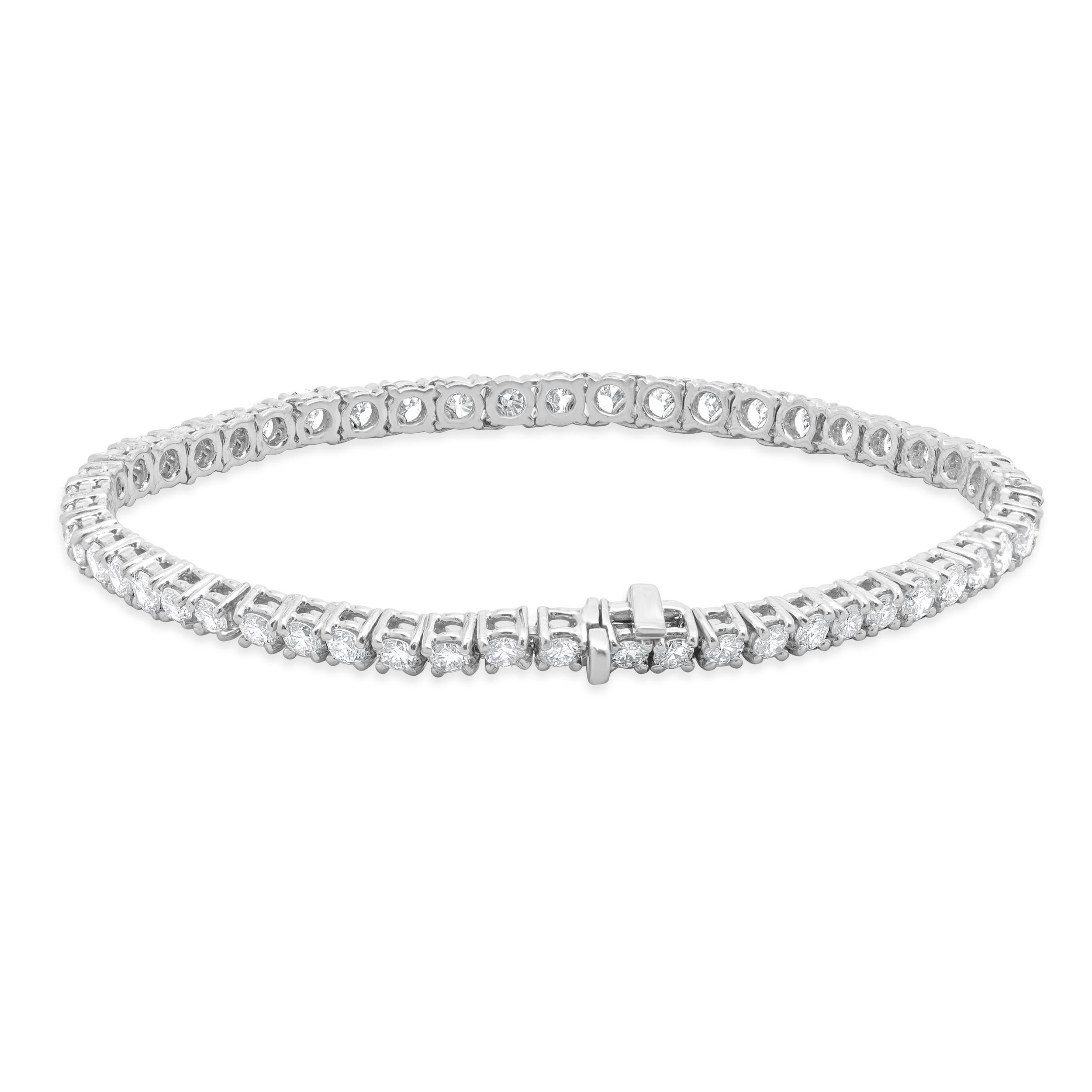 Platinum Graduated Diamond Tennis Bracelet (Rundschliff) im Angebot