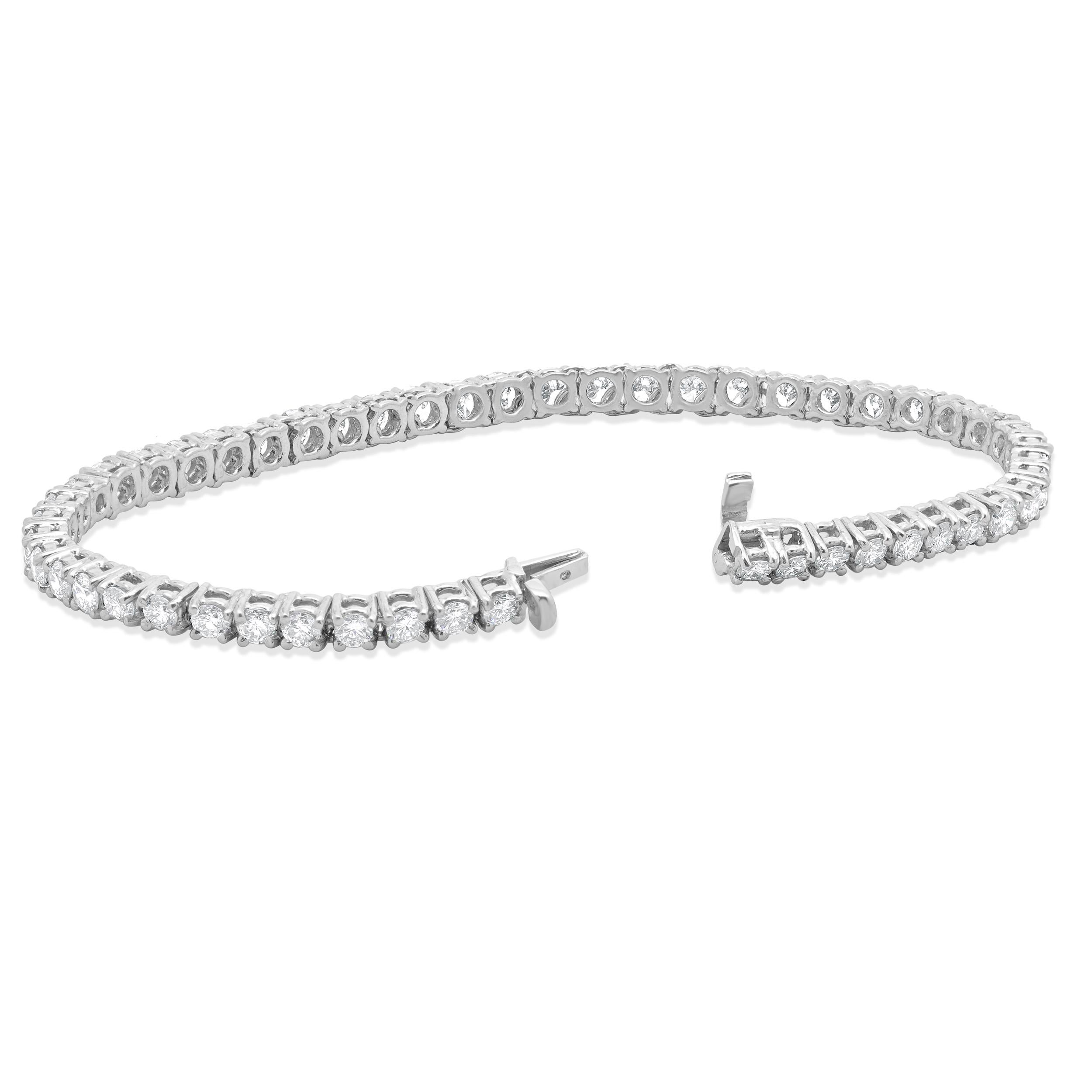 Platinum Graduated Diamond Tennis Bracelet im Zustand „Hervorragend“ im Angebot in Scottsdale, AZ