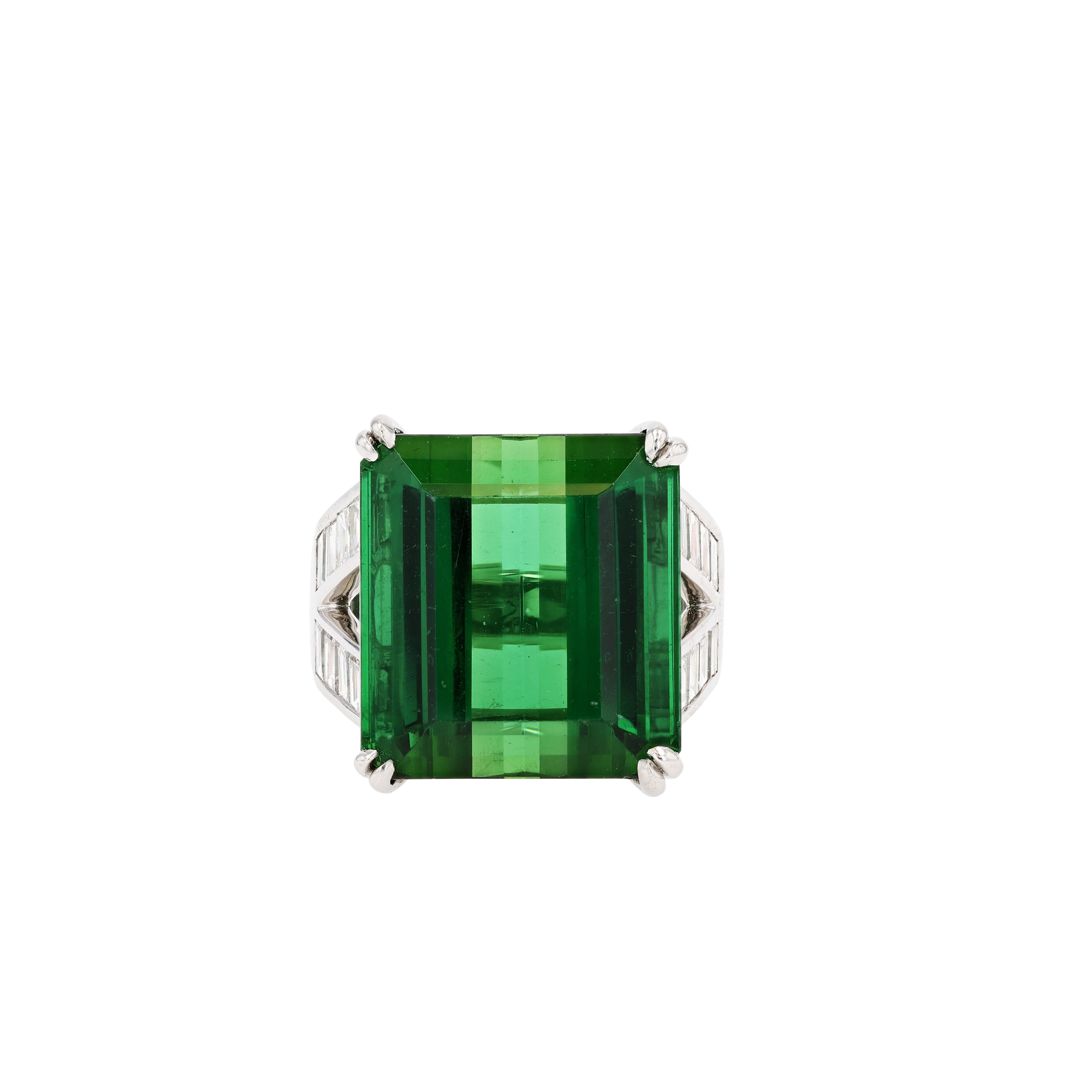 Bague en platine, tourmaline verte et diamant Excellent état - En vente à Princeton, NJ